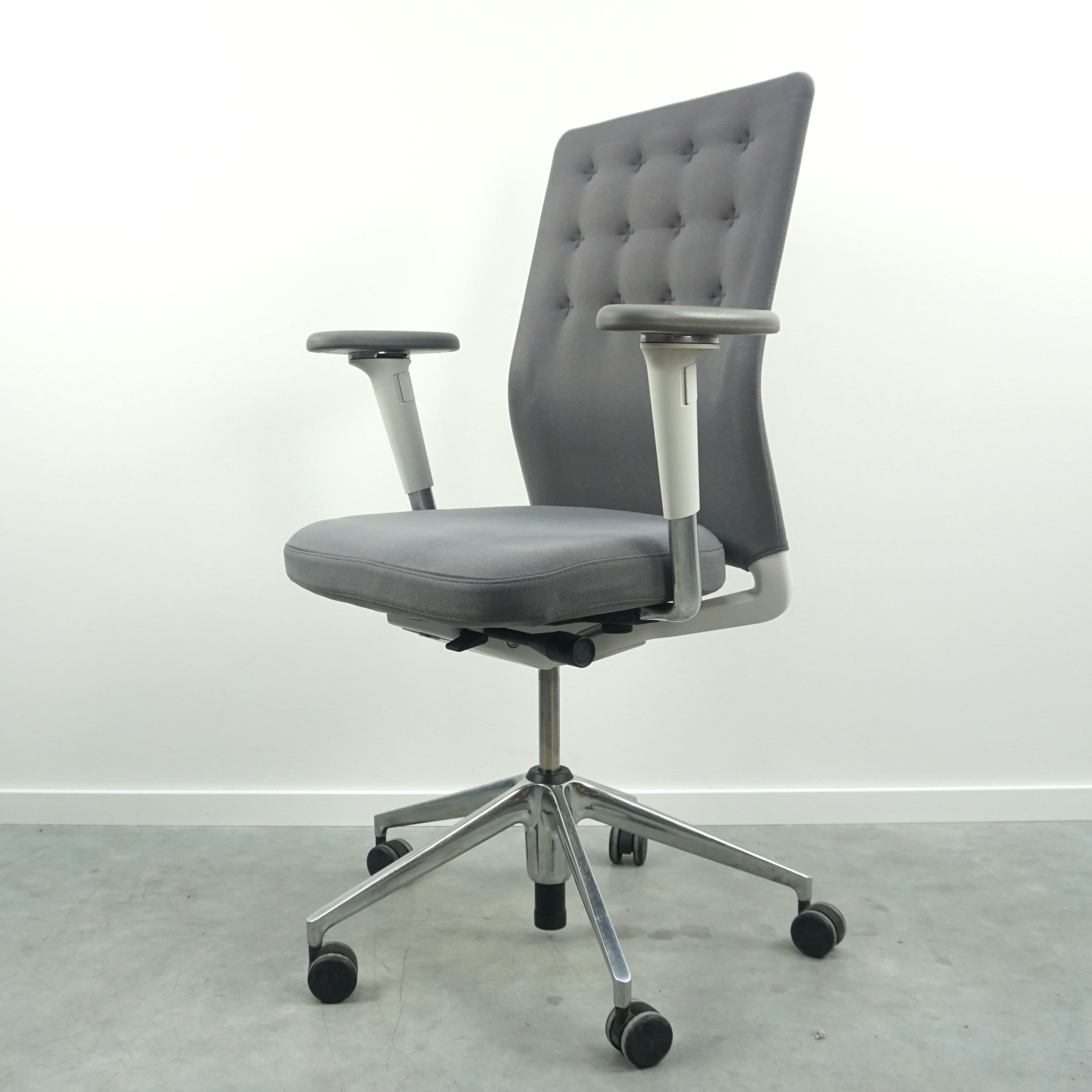 Vitra ID Trim Bürodrehstuhl | Grau