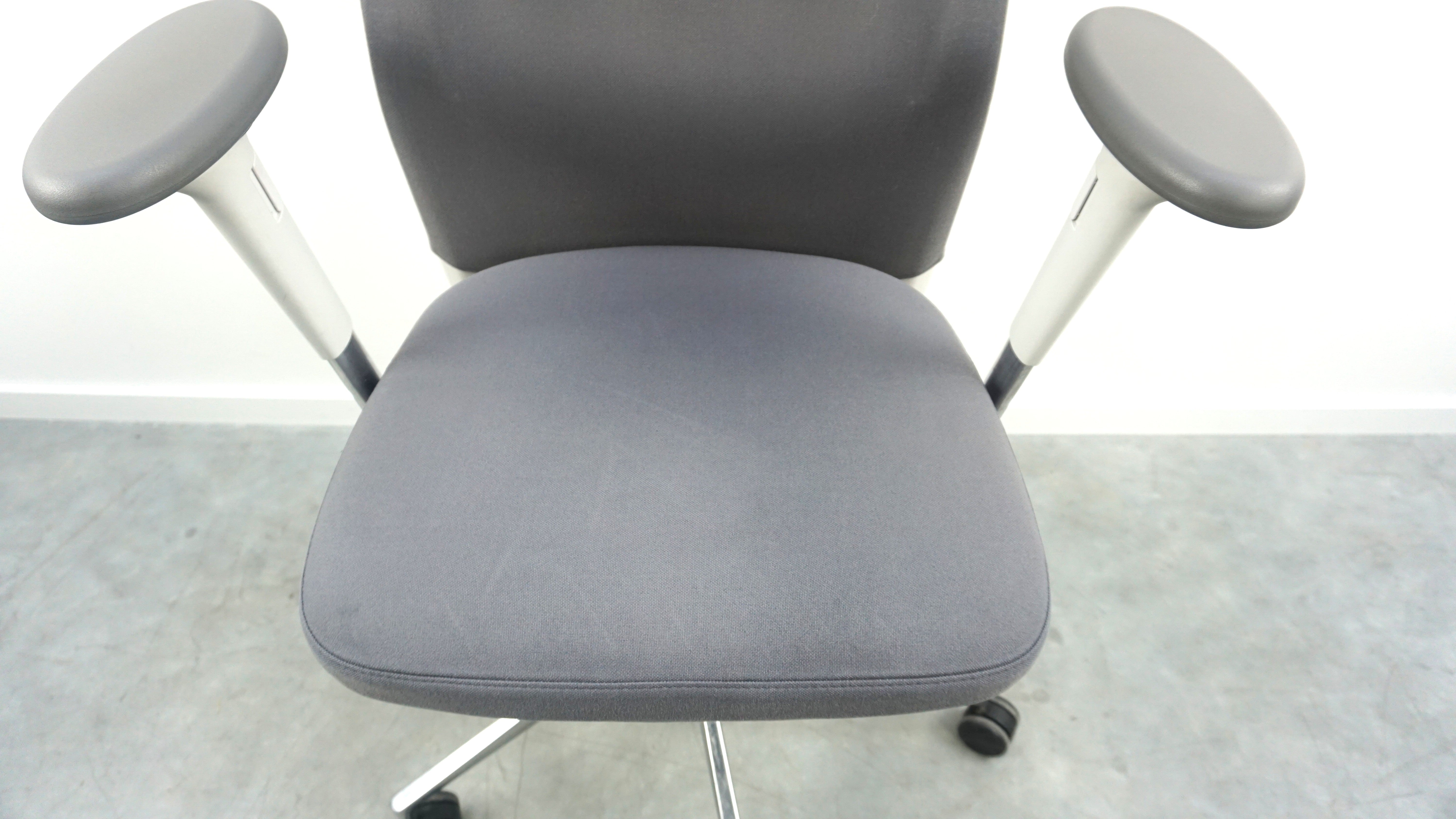 Vitra ID Trim Bürodrehstuhl | Grau