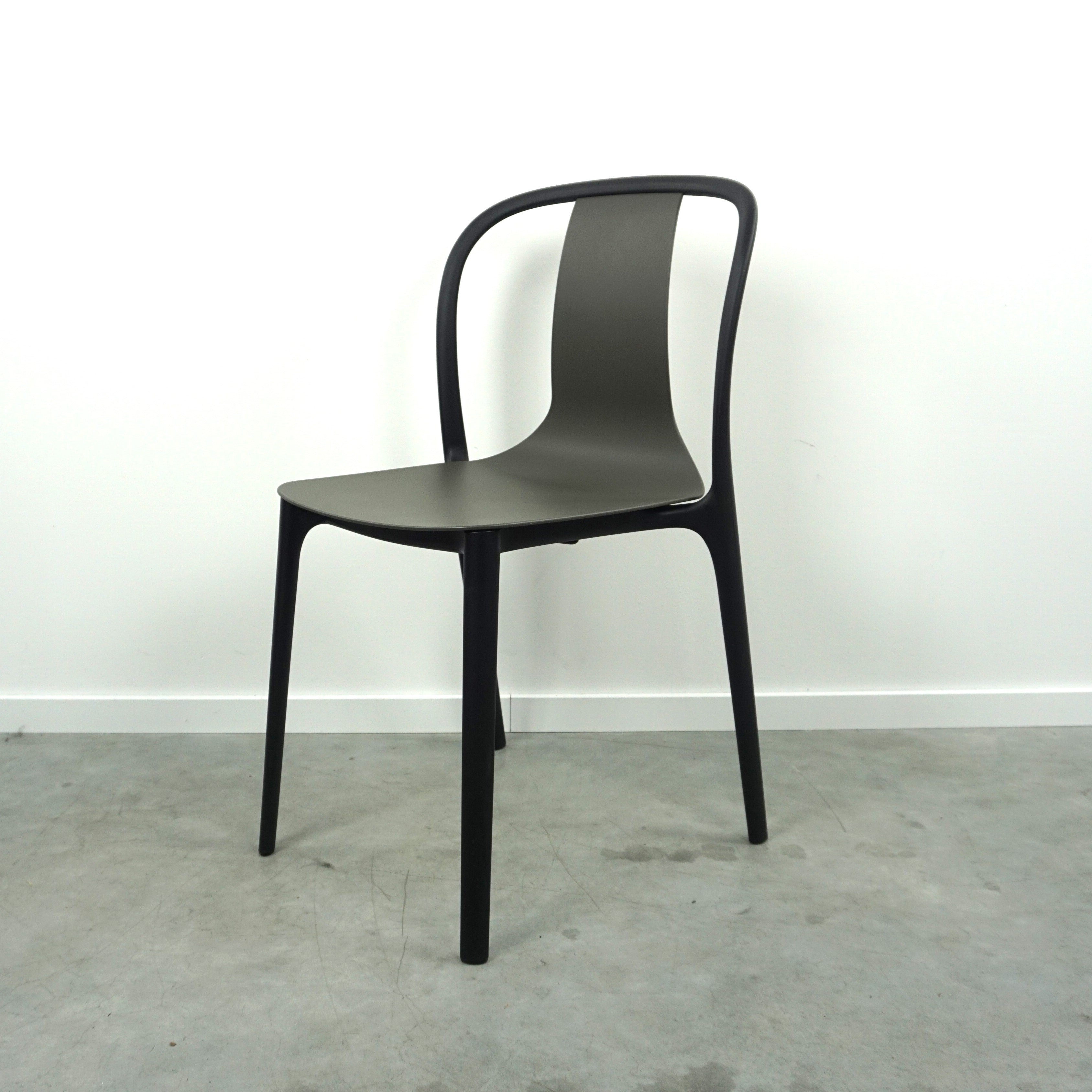 Vitra Belleville Esszimmerstuhl mit Armlehne | Grau