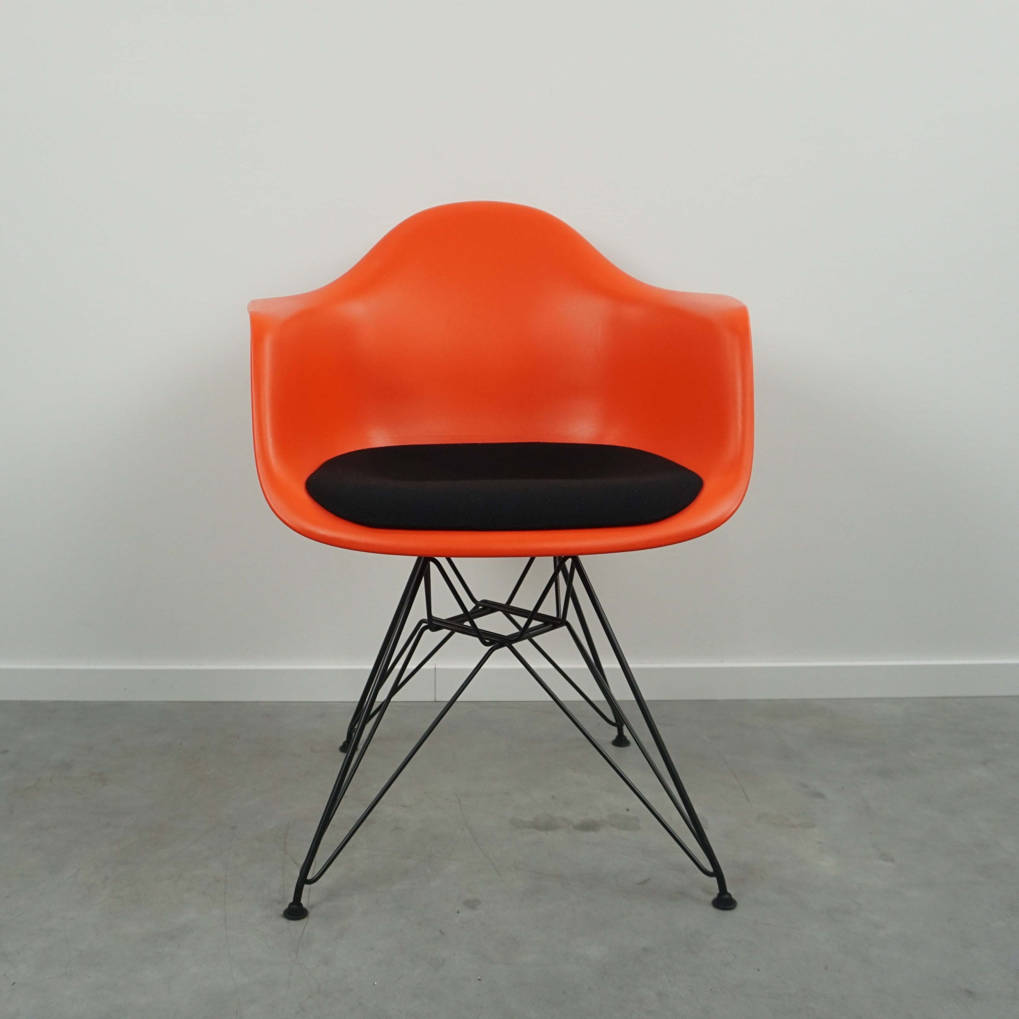 Vitra Eames Armchair DAR Design Stuhl | Rot | Schwarzes Untergestell