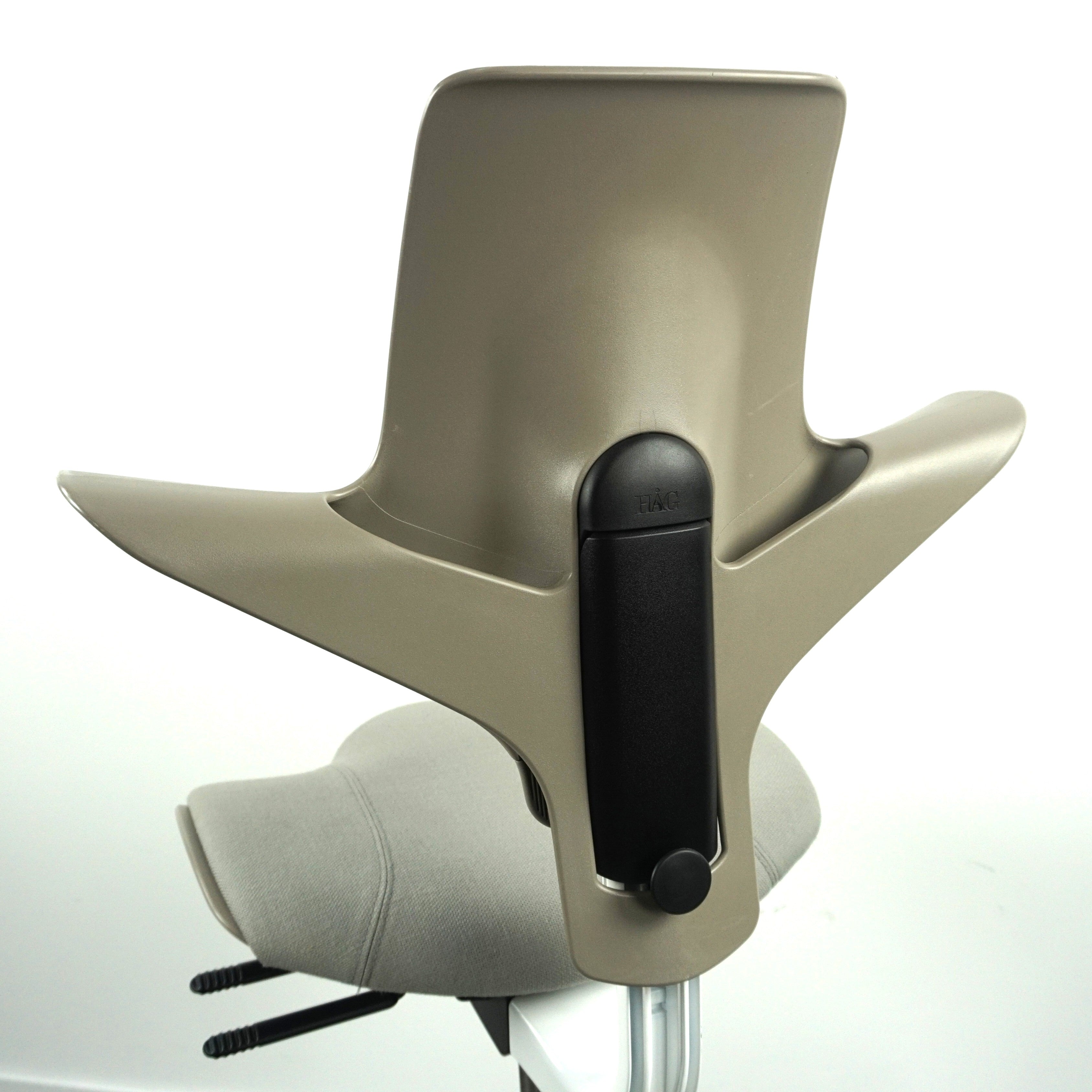 HAG Capisco Plus 8020 Bürostuhl | mit Sattelsitz und Fußring | Beige