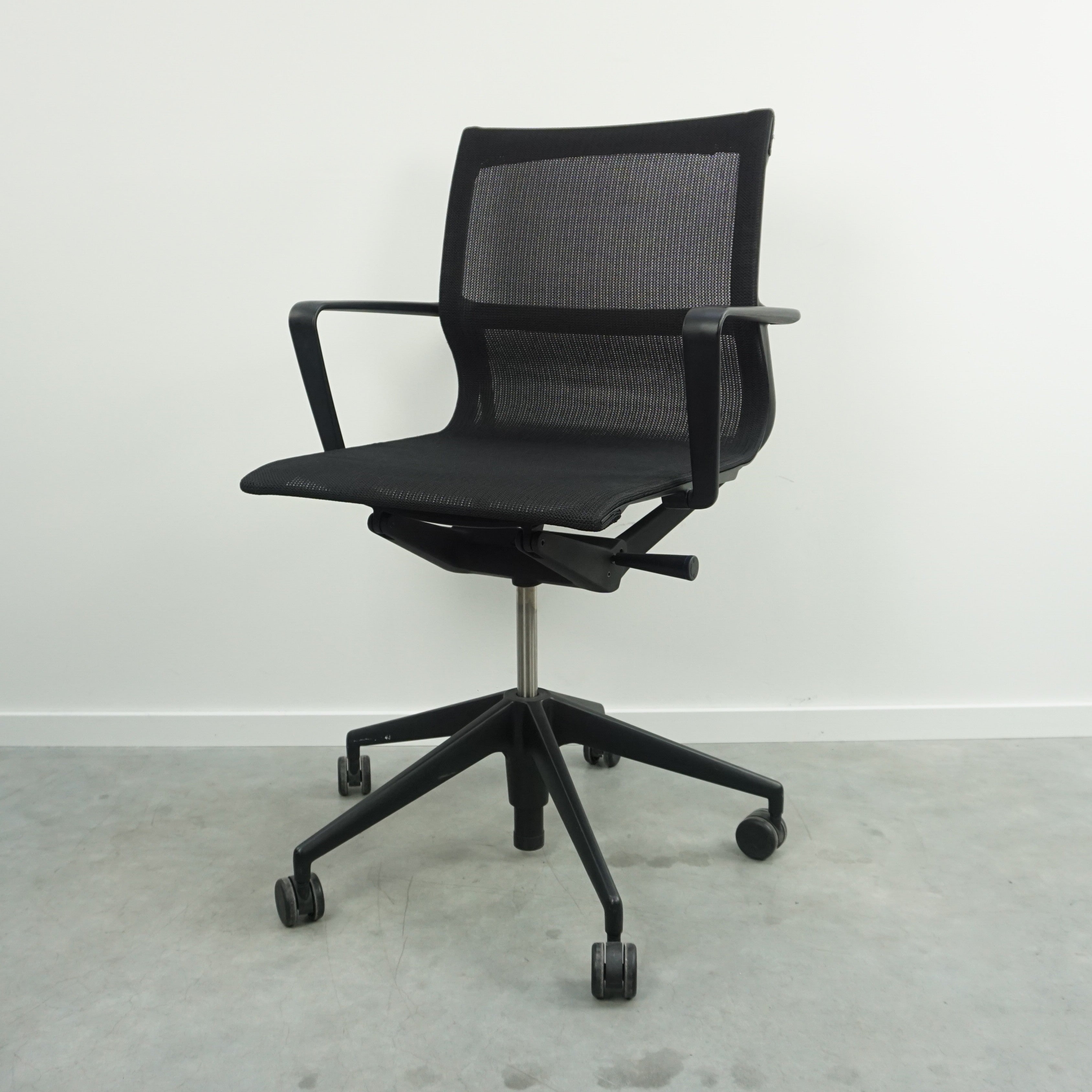 Vitra Physix Bürodrehstuhl in Schwarz
