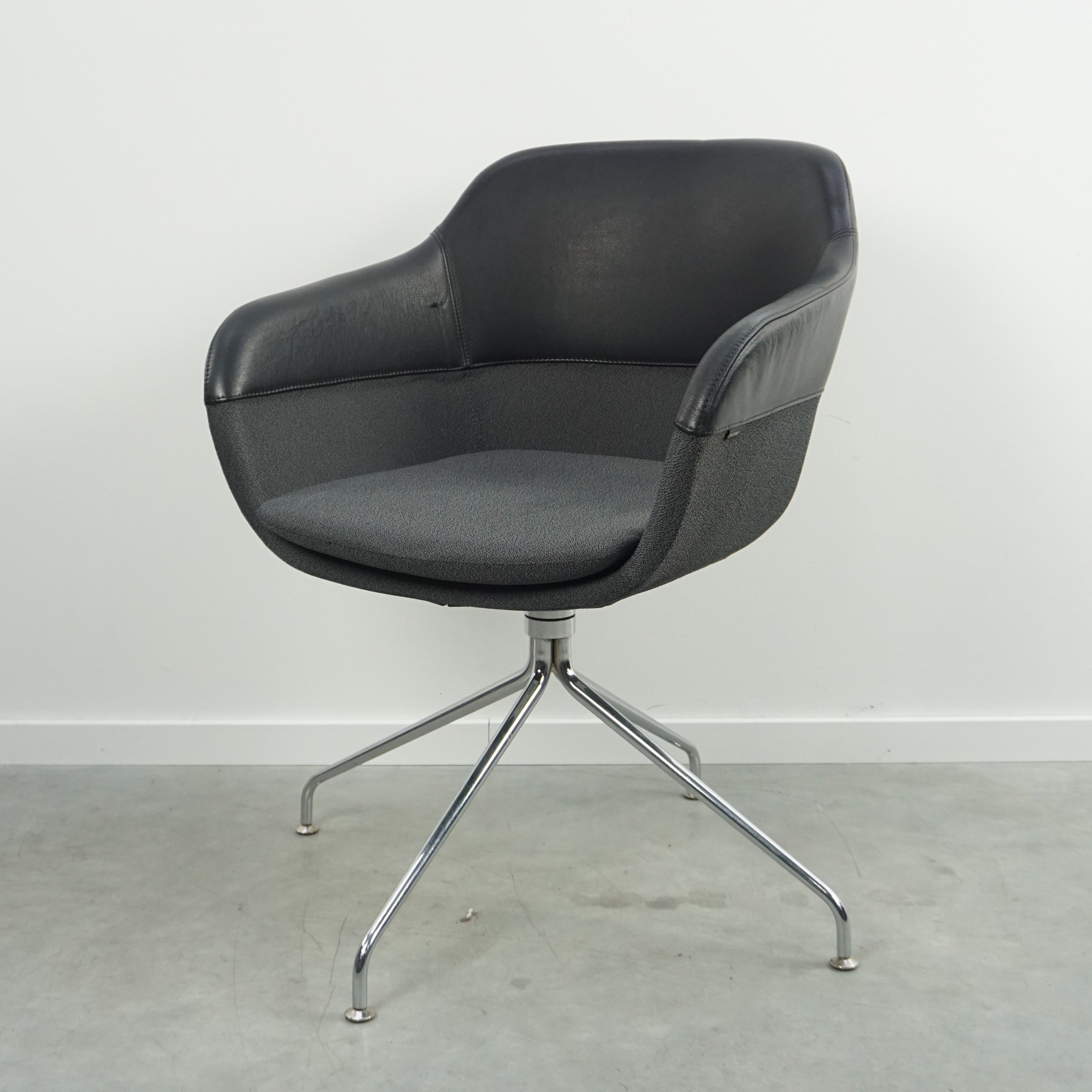 Brunner Crona Design-Sessel | Grau-Schwarz | Ledereinsatz