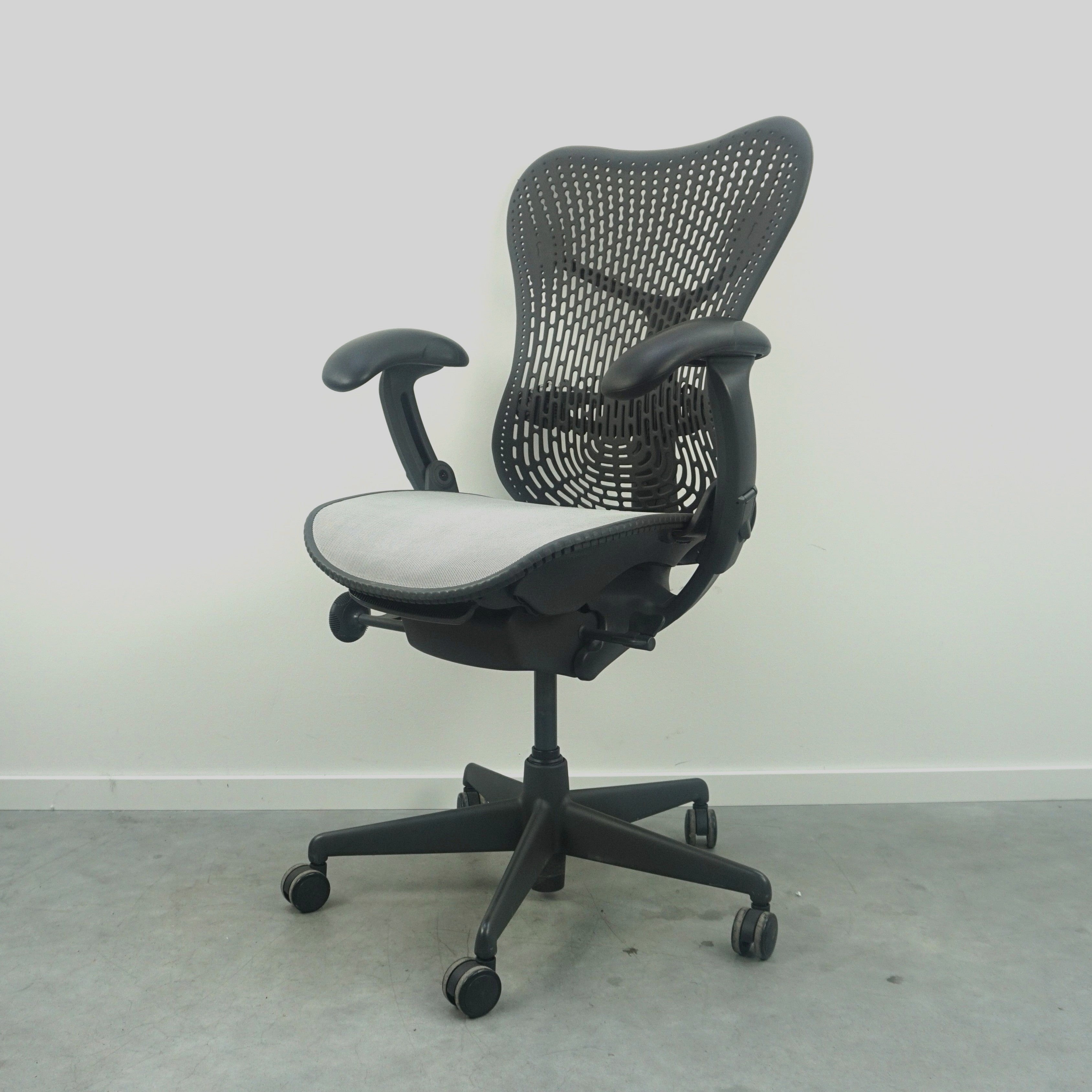 Herman Miller Mirra 1 | Anthrazit-Grau