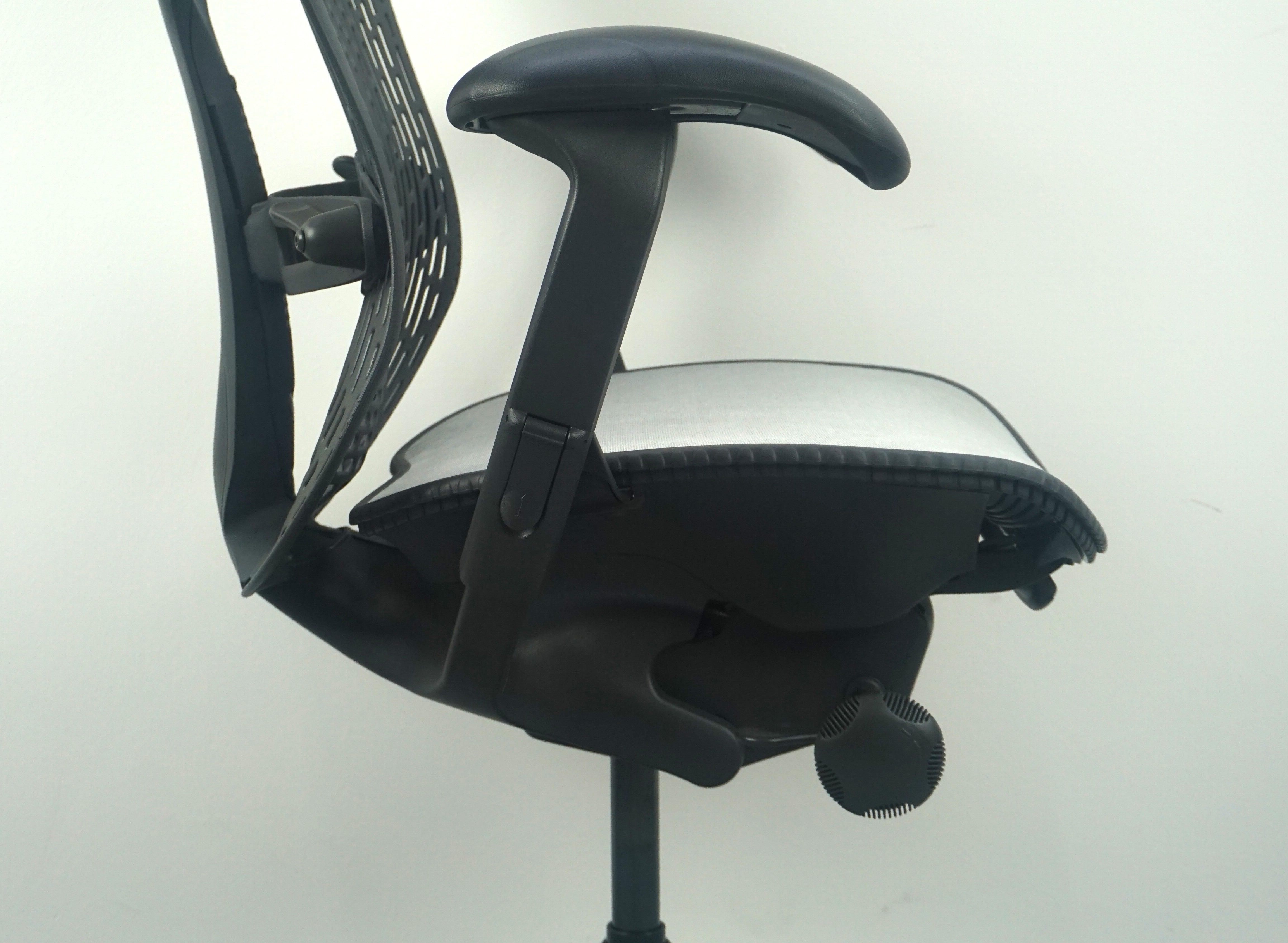 Herman Miller Mirra 1 | Anthrazit-Grau