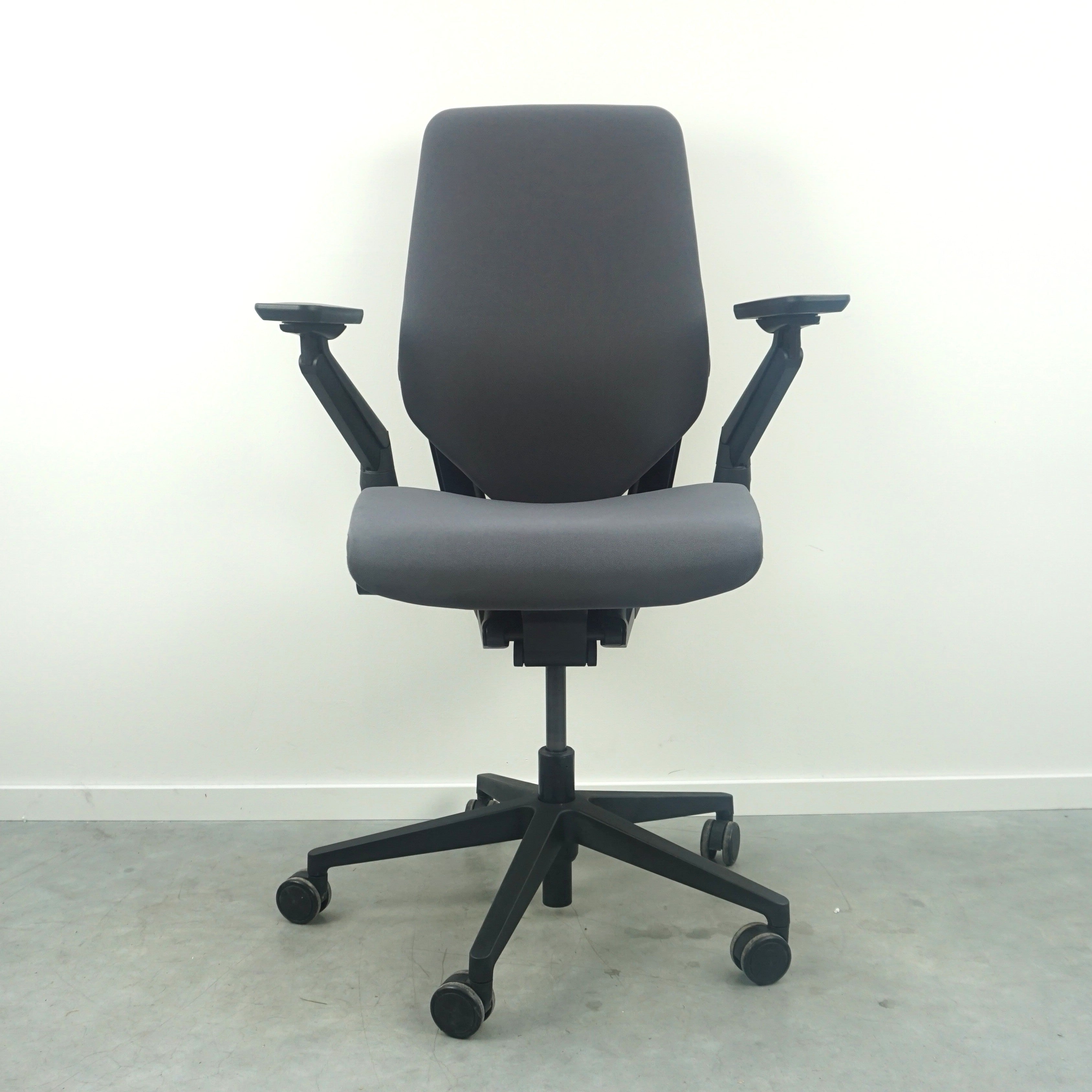Steelcase Gesture Bürodrehstuhl | Mit Kleiderbügel | Grau