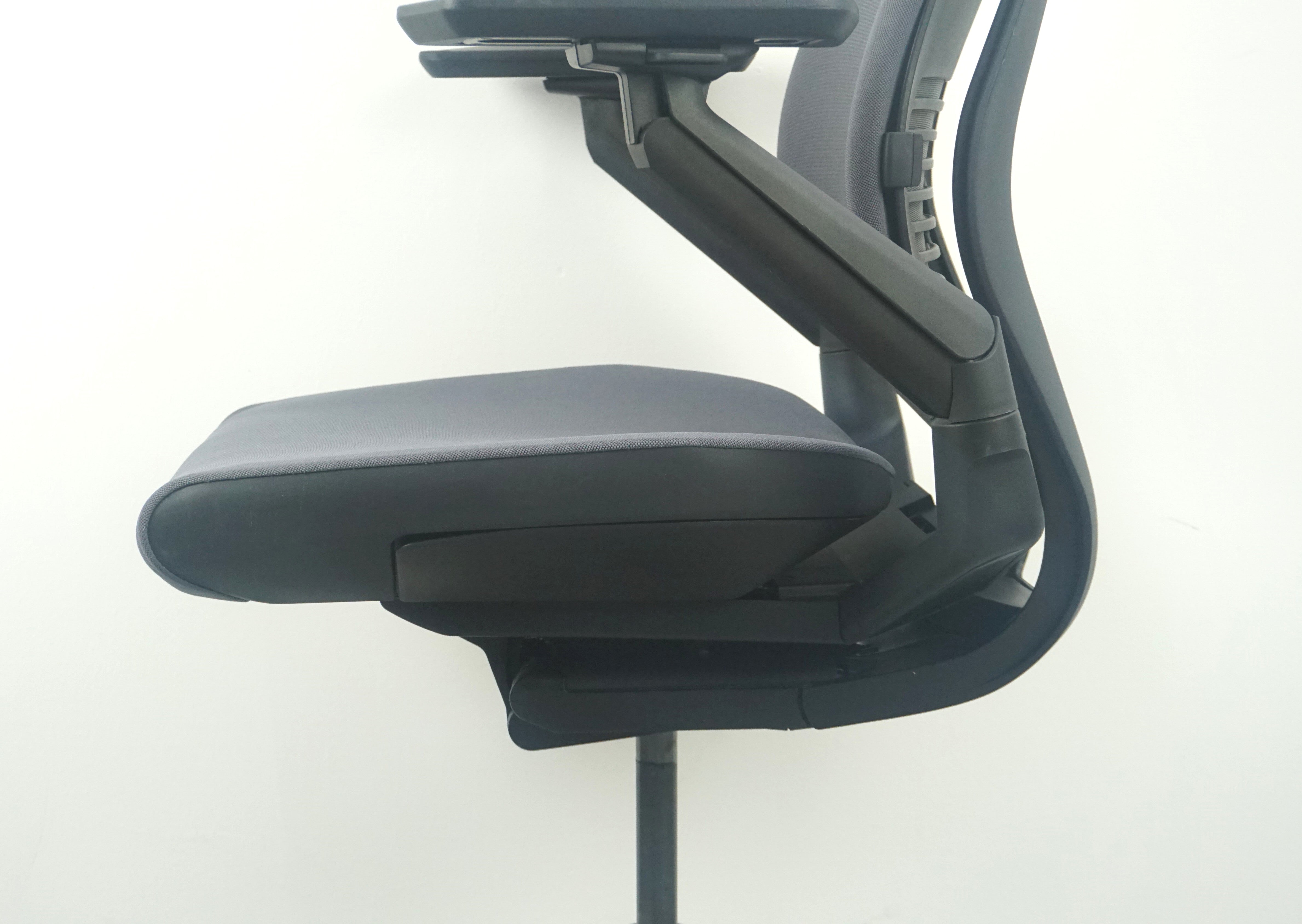 Steelcase Gesture Bürodrehstuhl | Mit Kleiderbügel | Grau