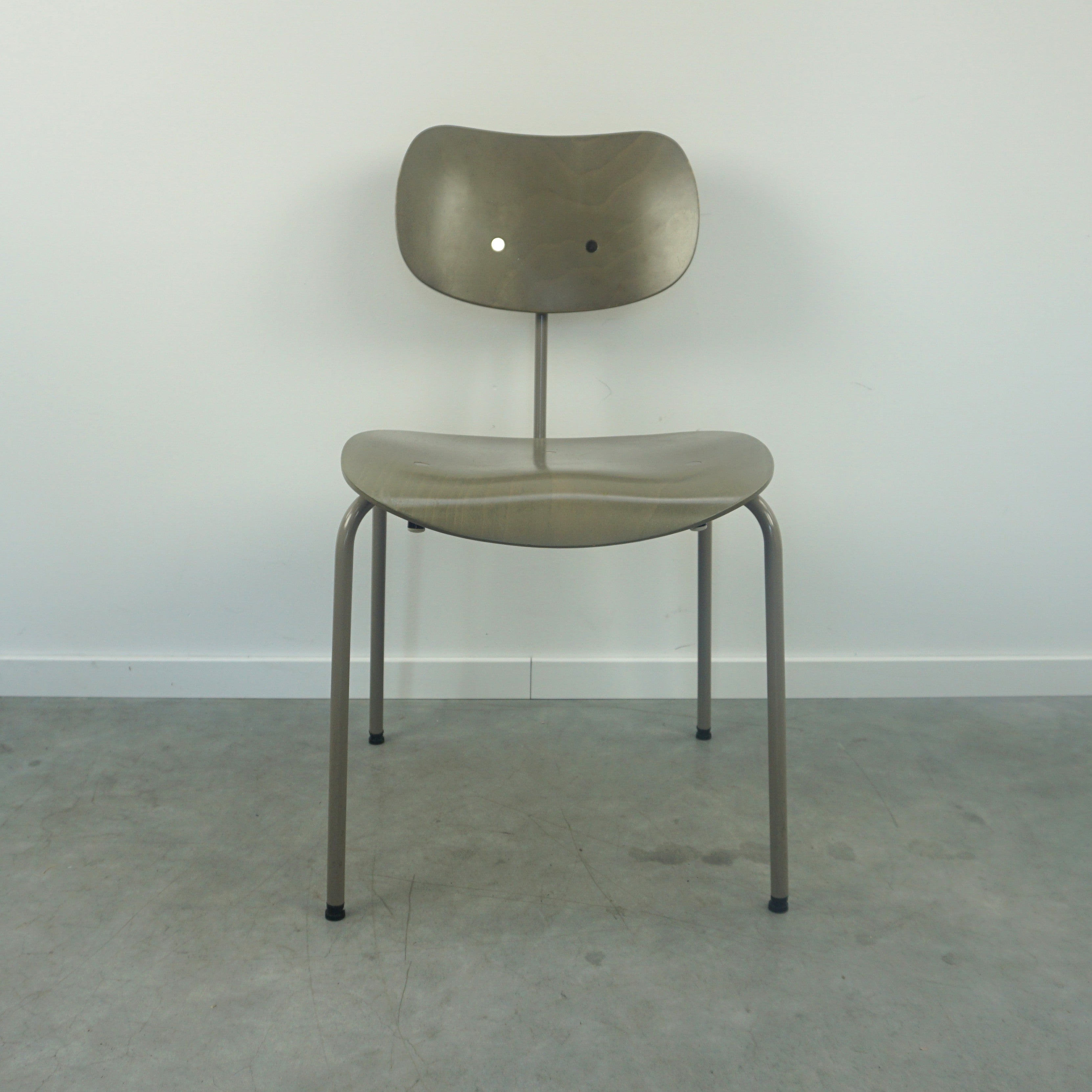 Wilde + Spieth by Egon Eiermann SE68 Chair Vorderansicht