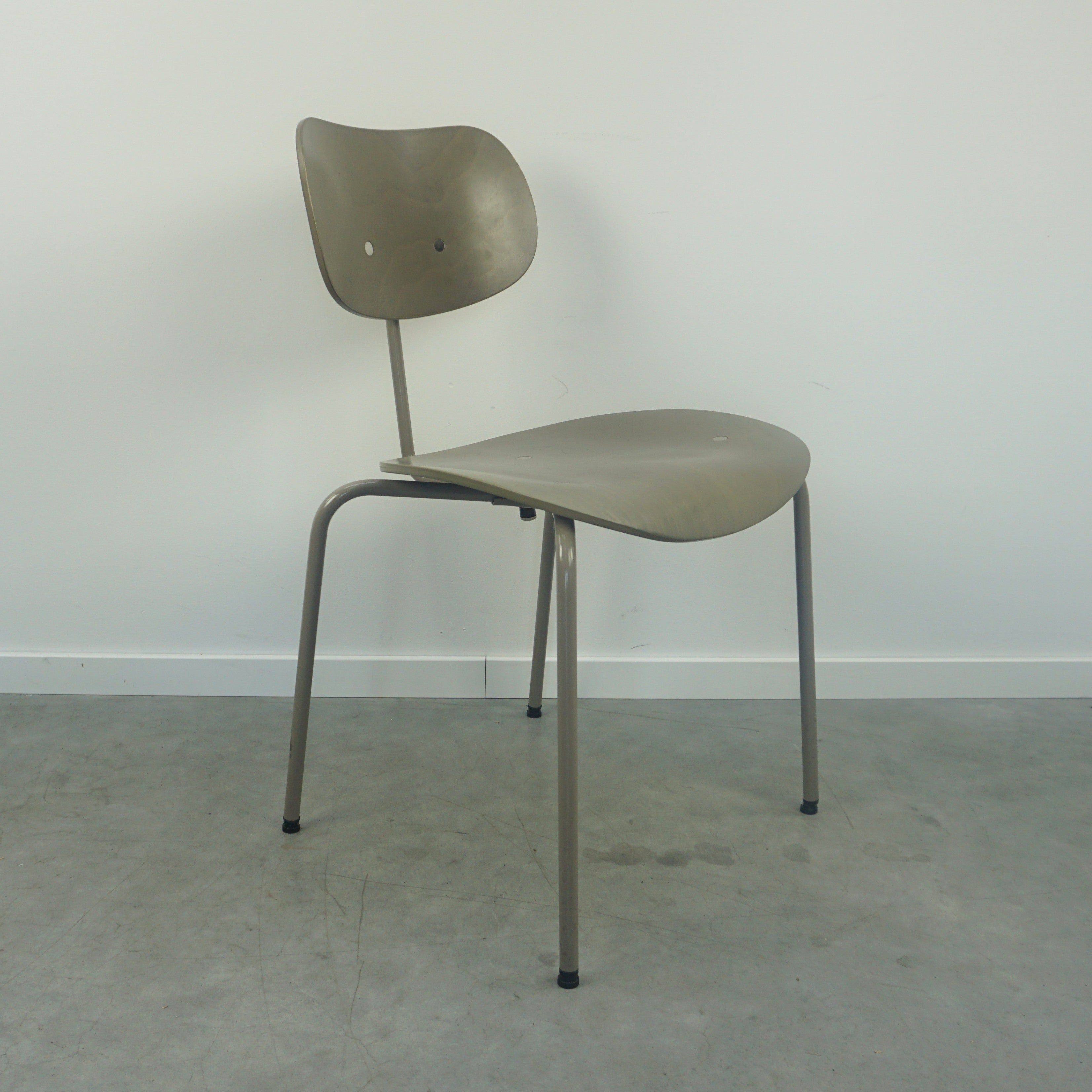 Wilde + Spieth by Egon Eiermann SE68 Chair Seitenansicht