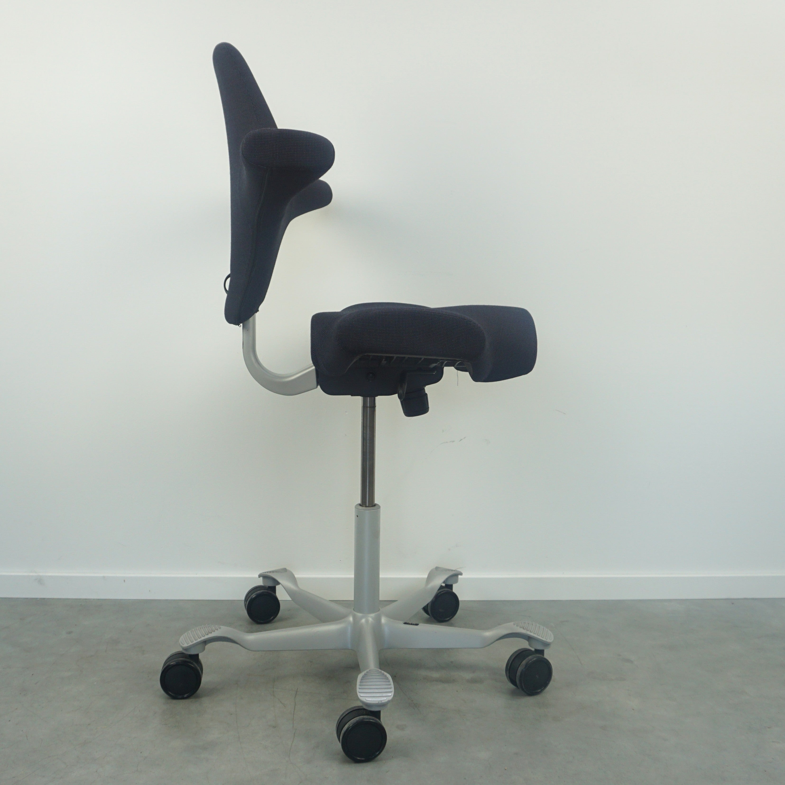 HAG Capisco 8106 Bürostuhl | Ergonomisch | Blau-Grau