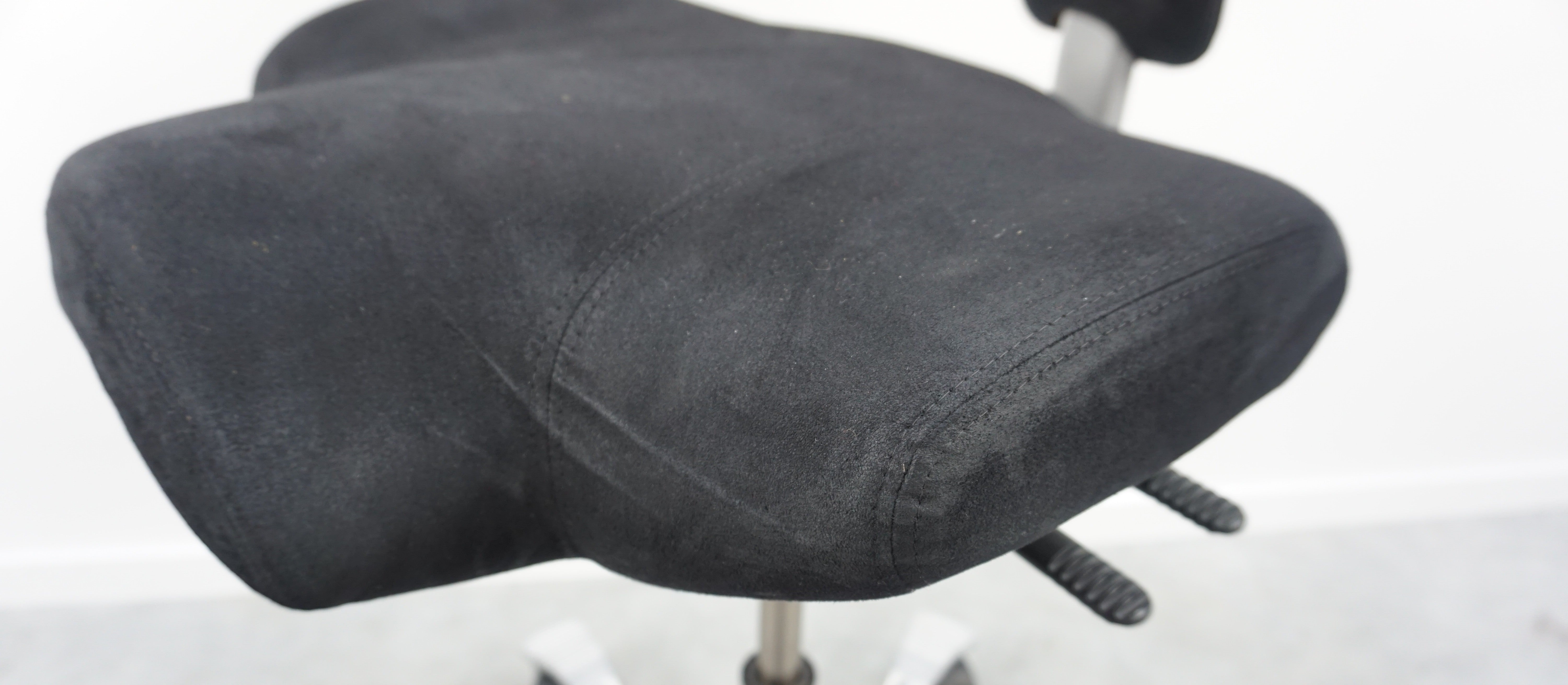 HAG Capisco 8106 Bürostuhl | Ergonomisch | Schwarz | Wildleder