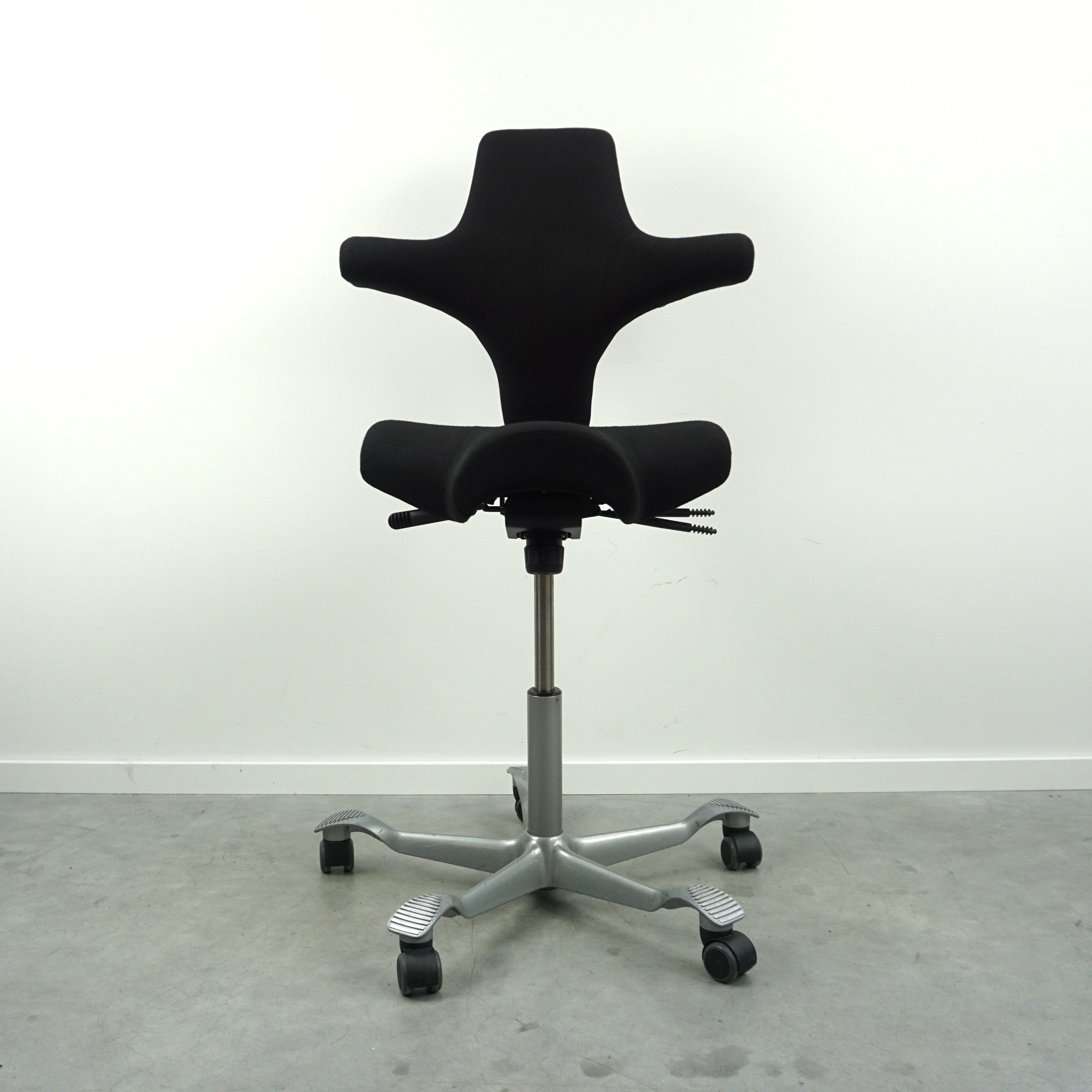 HAG Capisco 8106 Bürostuhl | Schwarz | Stoff
