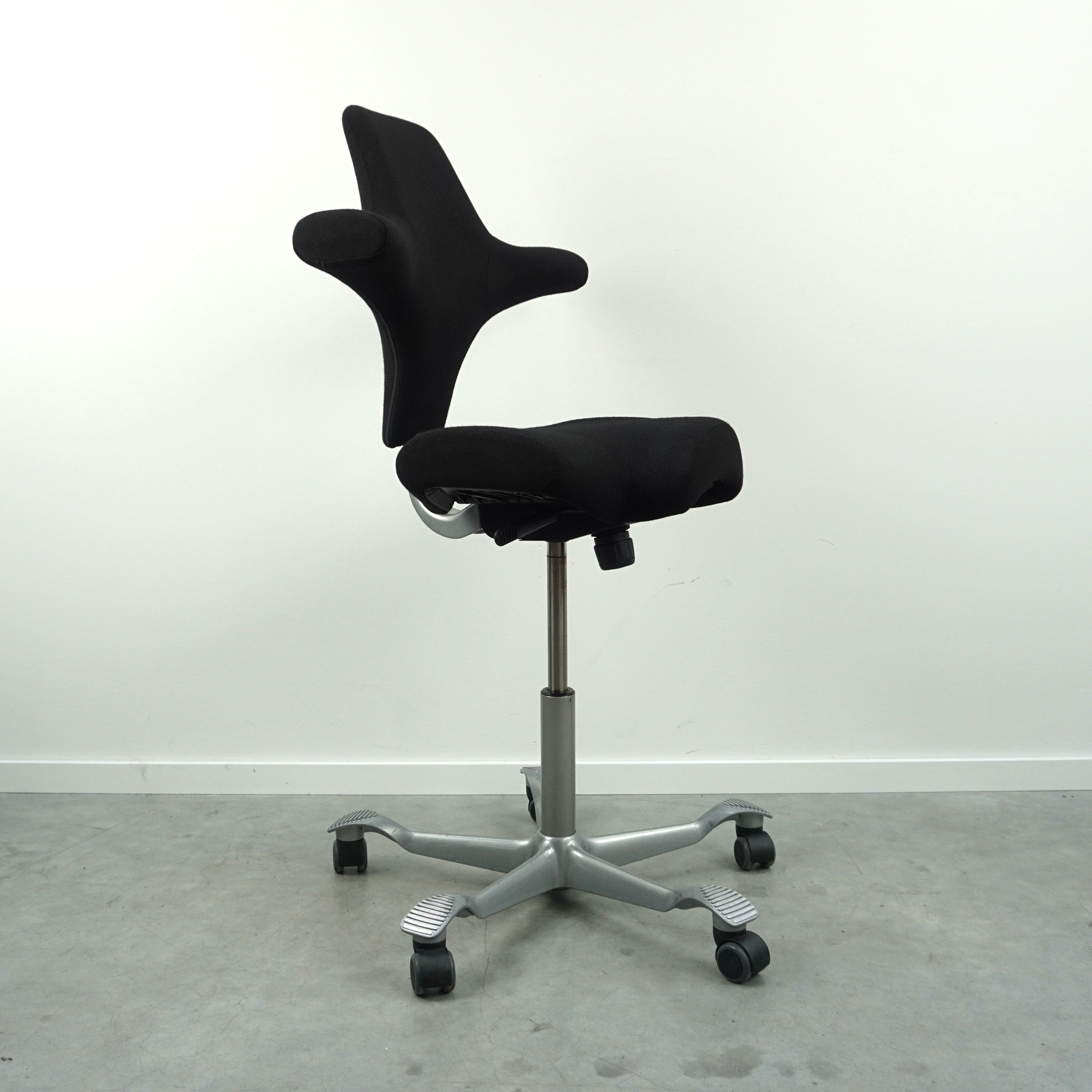 HAG Capisco 8106 Bürostuhl | Schwarz | Stoff