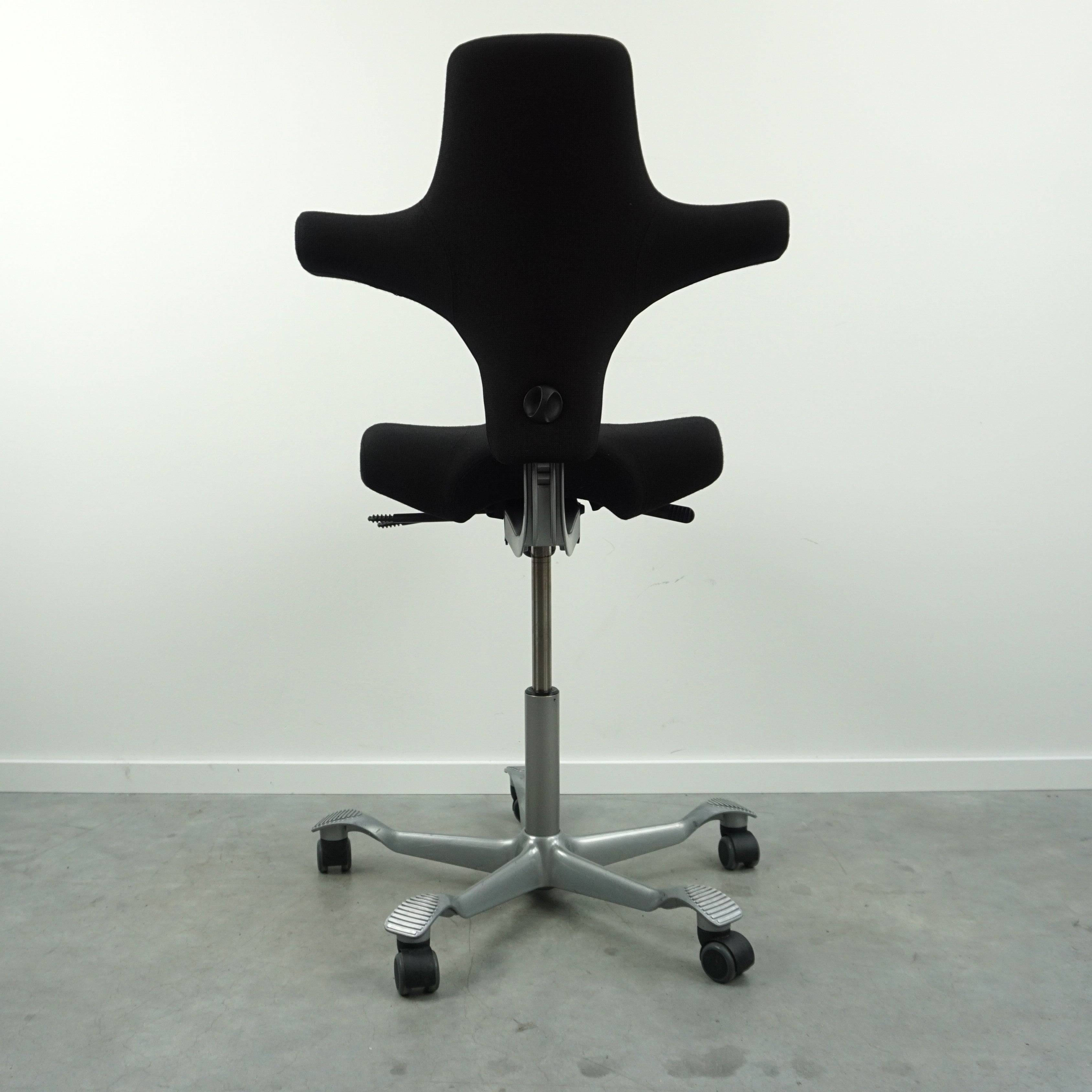 HAG Capisco 8106 Bürostuhl | Schwarz | Stoff