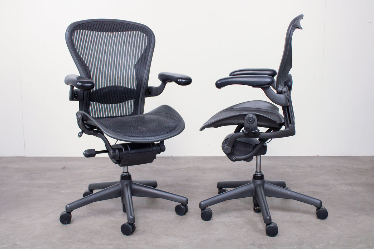 Herman Miller Aeron Ergonomischer Bürostuhl | Graphit | Größe B | Refurbished