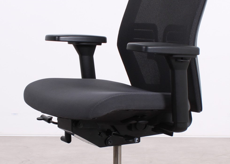 König + Neurath JET II ergonomischer Bürostuhl in Anthrazit, refurbished durch R&M