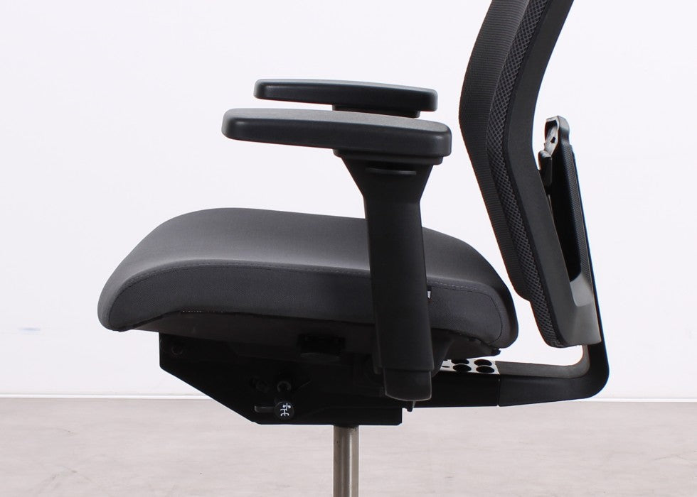 König + Neurath JET II ergonomischer Bürostuhl in Anthrazit, refurbished durch R&M