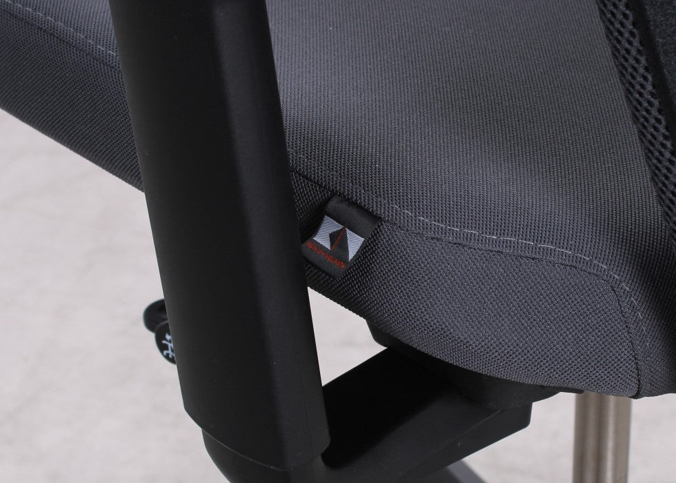 König + Neurath JET II ergonomischer Bürostuhl in Anthrazit, refurbished durch R&M