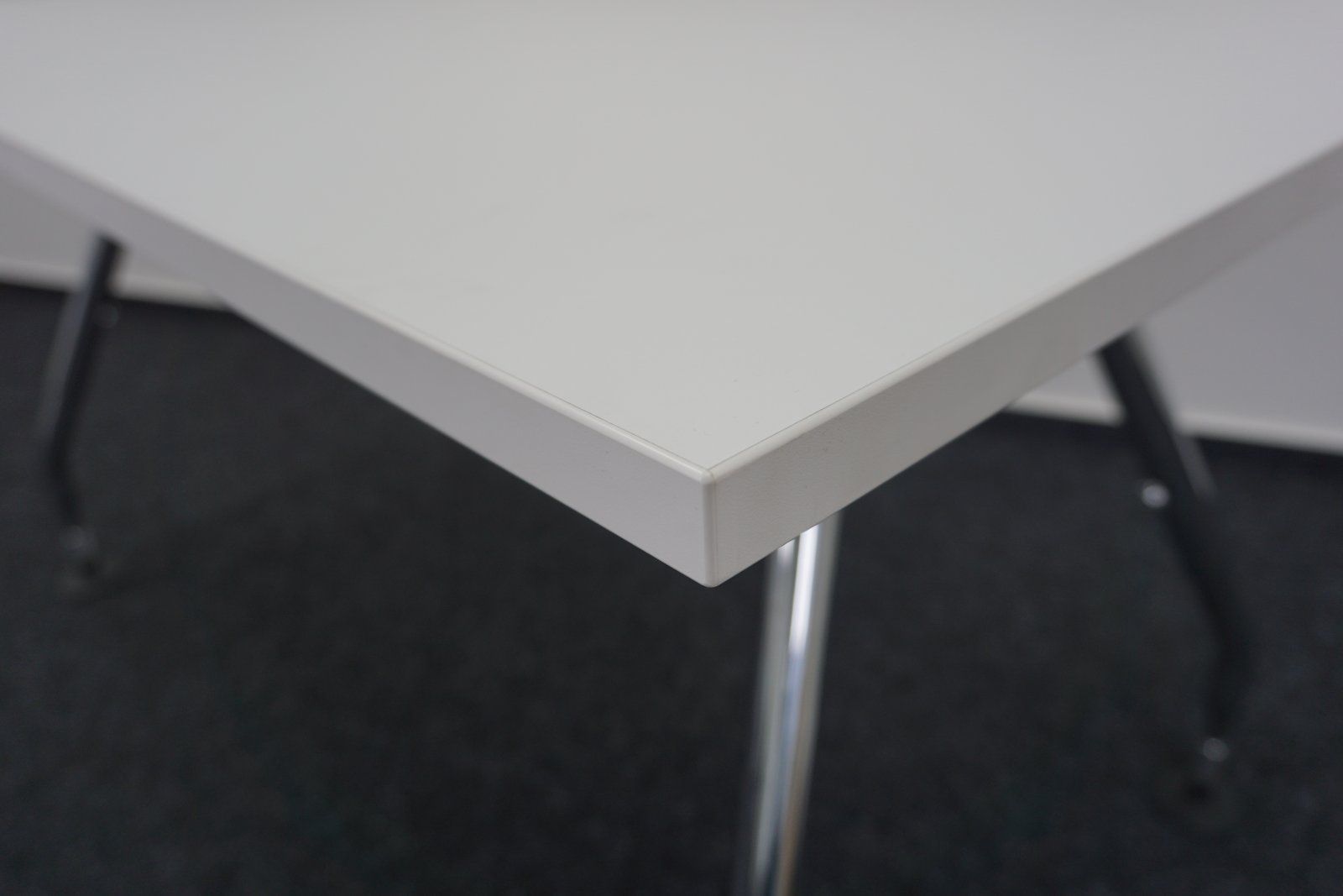 Vitra Ad Hoc Schreibtisch Weiß