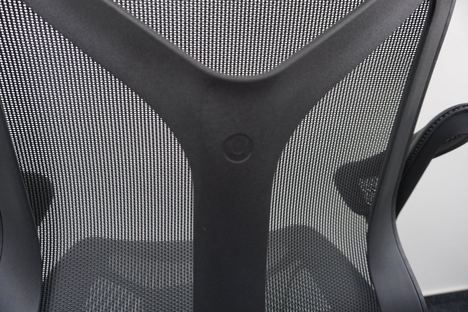 Herman Miller Cosm Bürodrehstuhl Graphit Rückenlehne