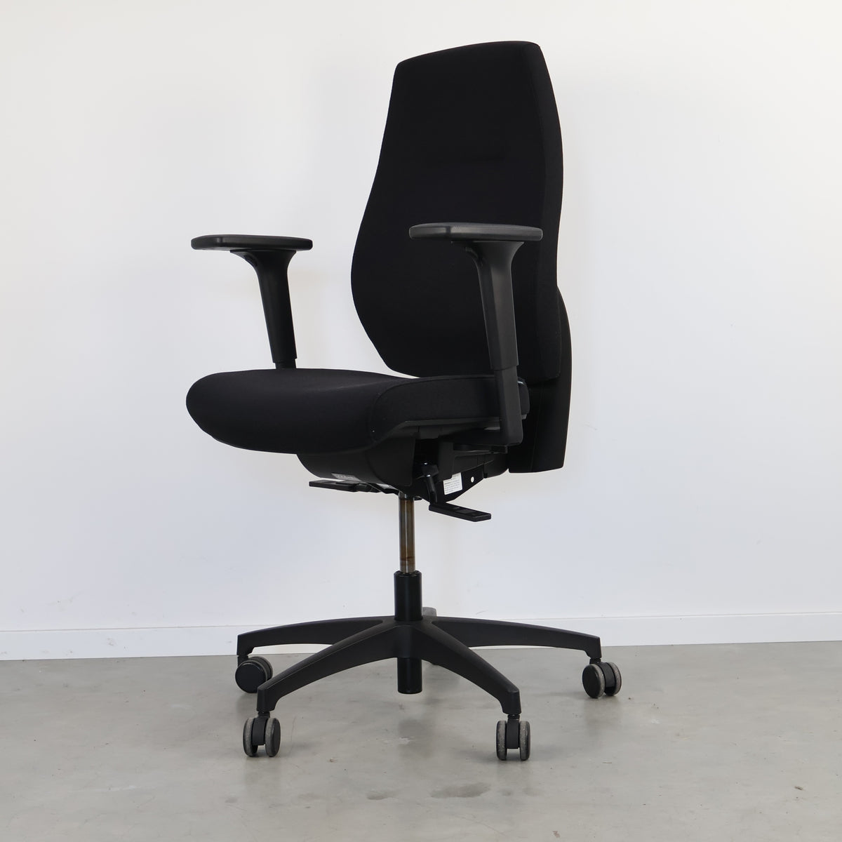 Dauphin Shape XT ergonomischer Bürostuhl in Schwarz, refurbished durch R&M