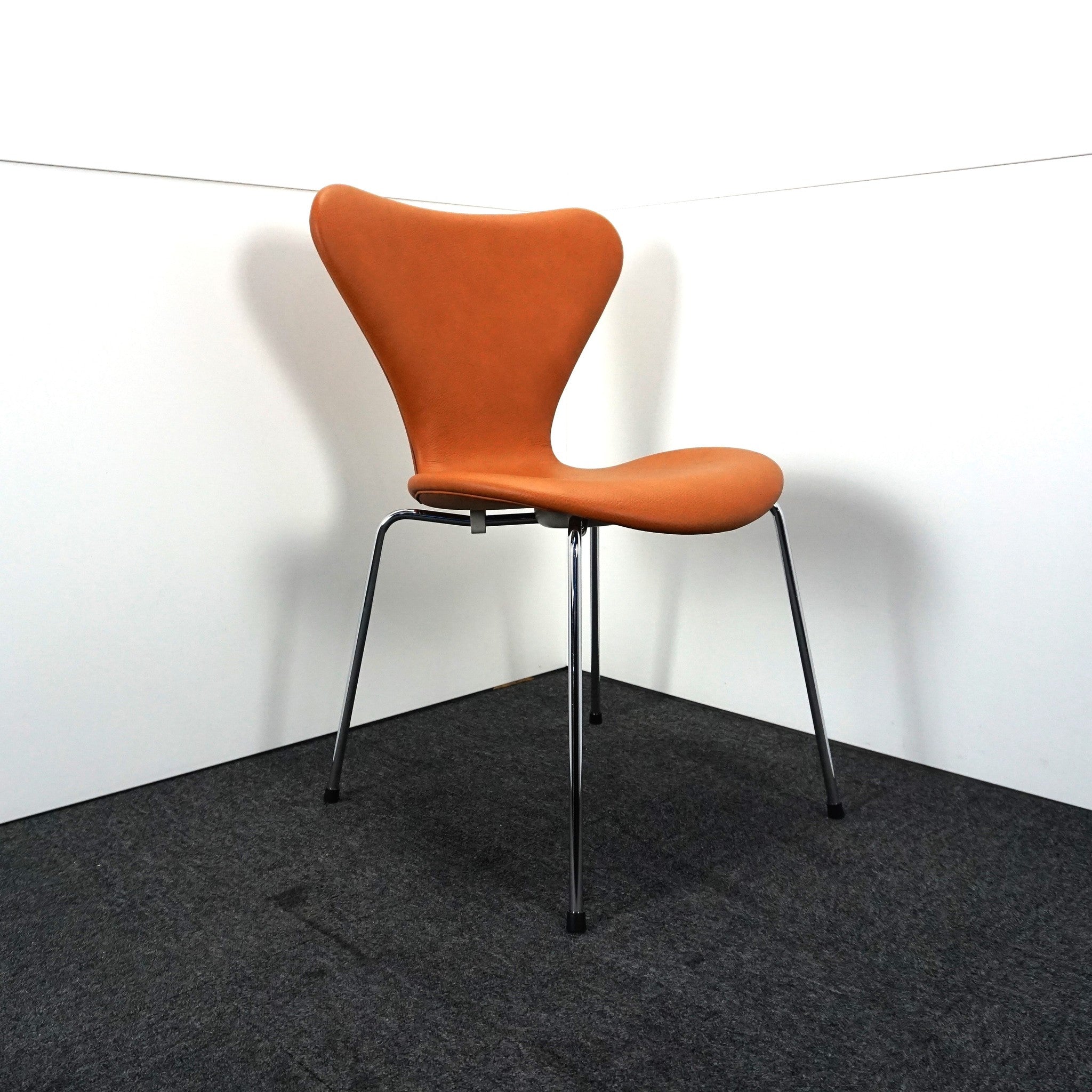 Fritz Hansen Serie 7 Design Stuhl | Modell 3107 | Leder | Essential Walnuss