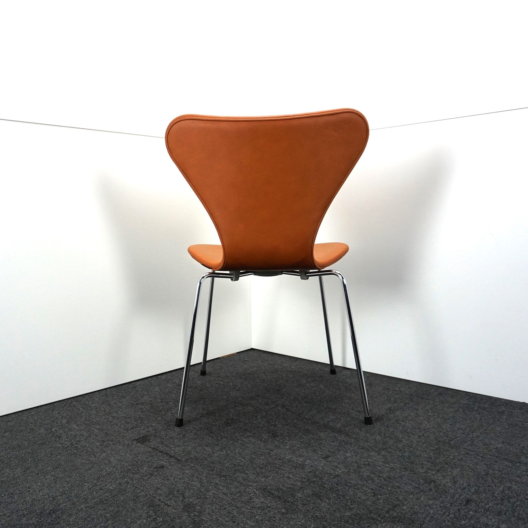 Fritz Hansen Serie 7 Design Stuhl | Modell 3107 | Leder | Essential Walnuss