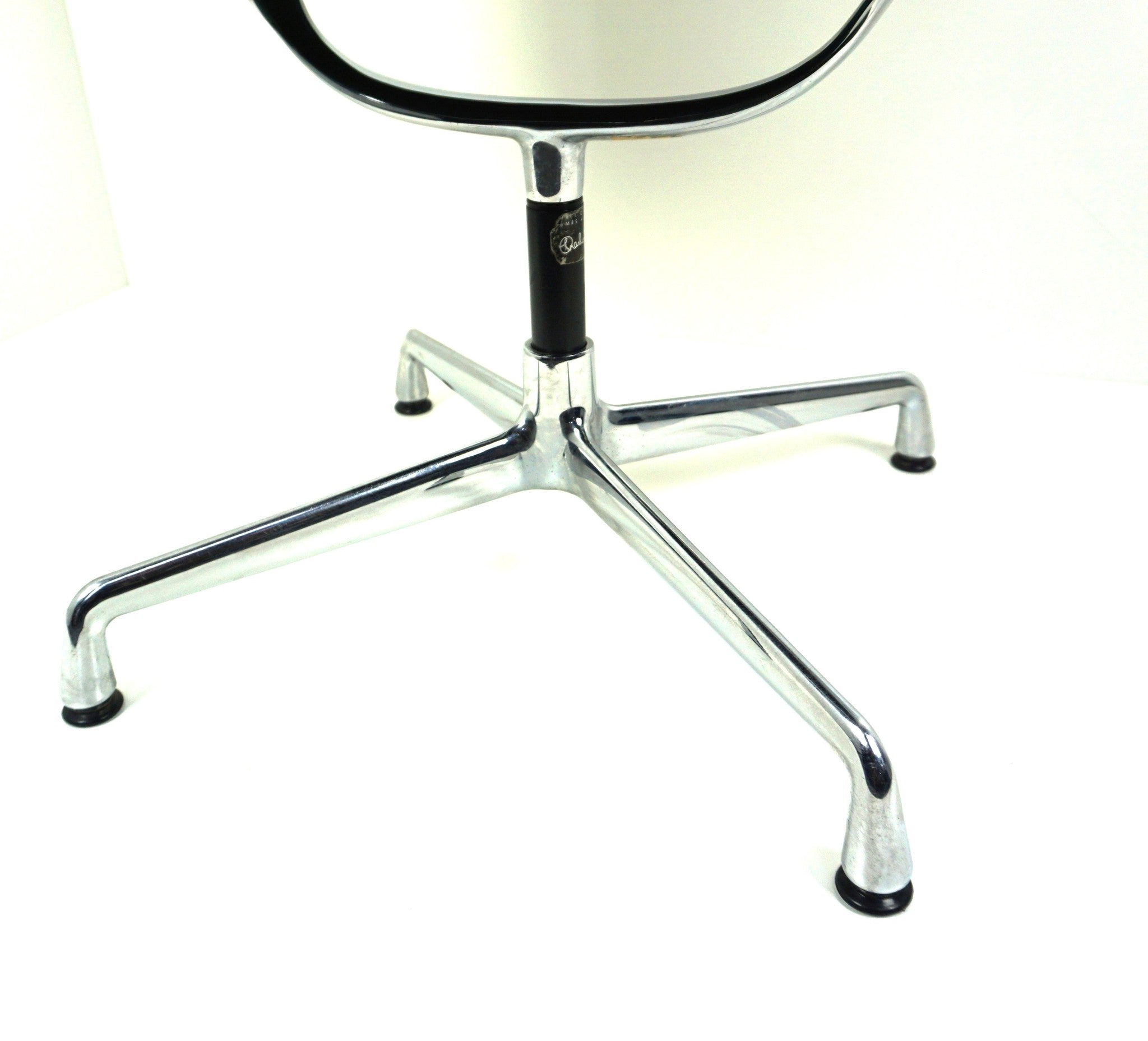 Vitra EA 108 Hopsak Design Konferenzstuhl Schwarz Fußdrehkreuz