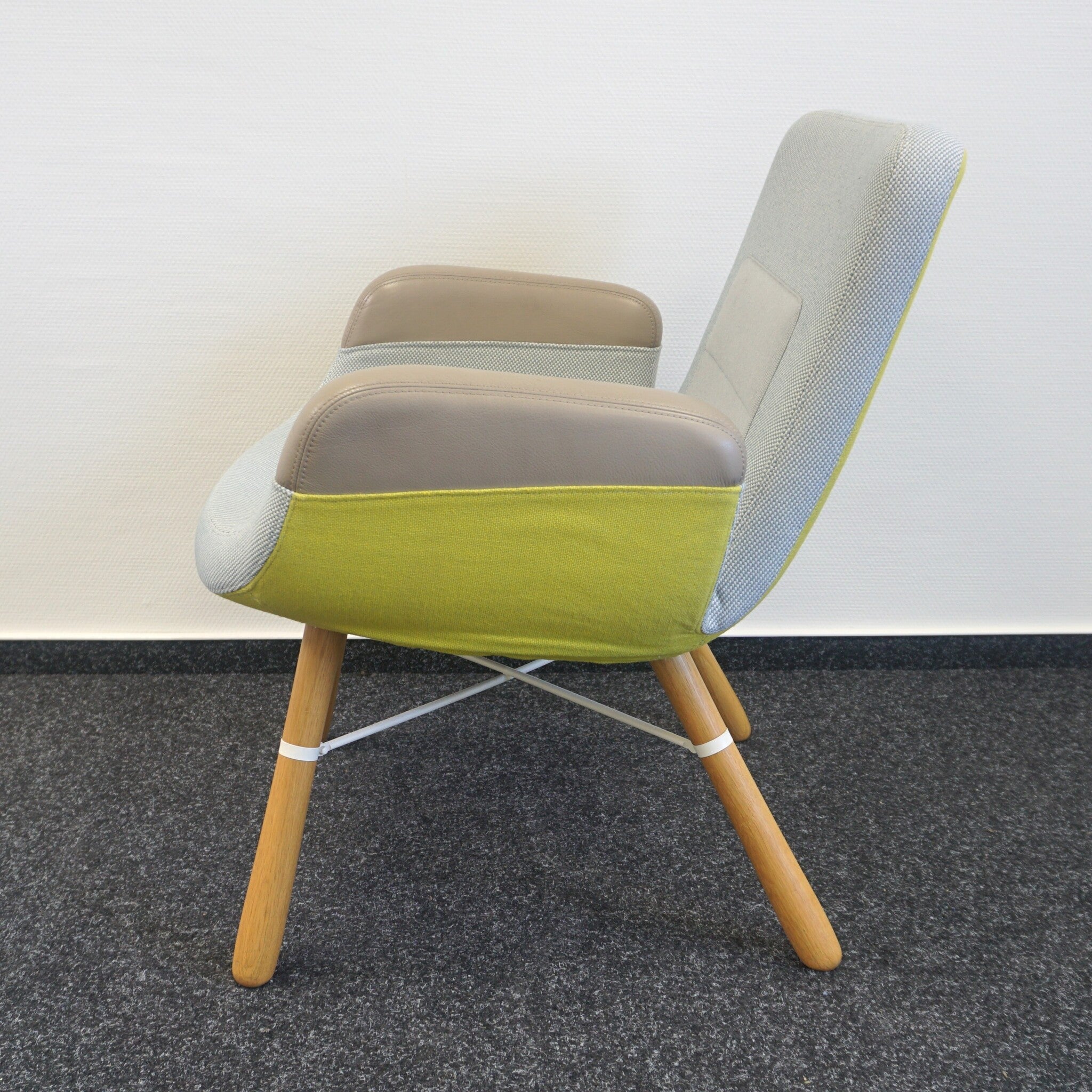 Vitra East River Design Sessel | Stoffmix Light 01