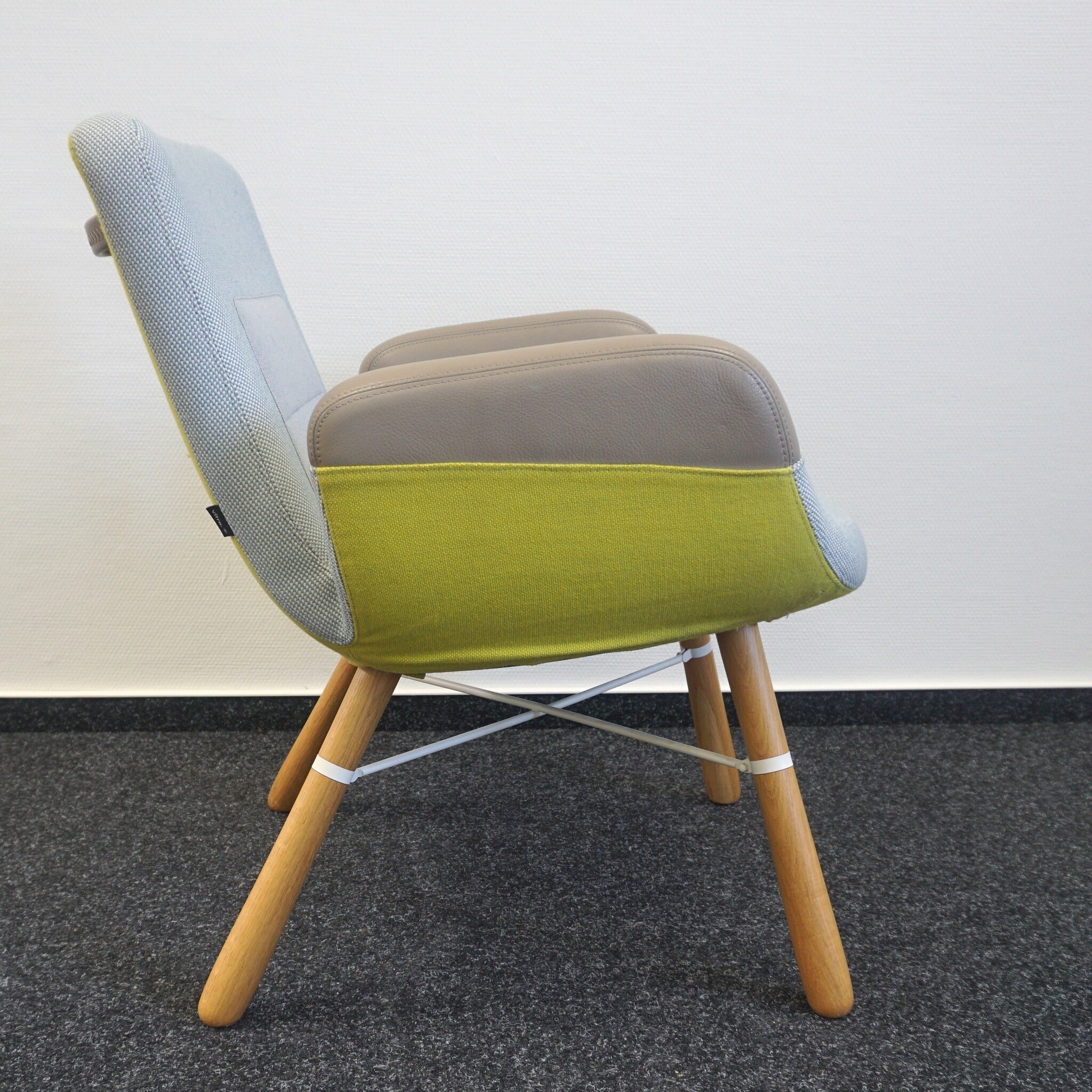Vitra East River Design Sessel | Stoffmix Light 01
