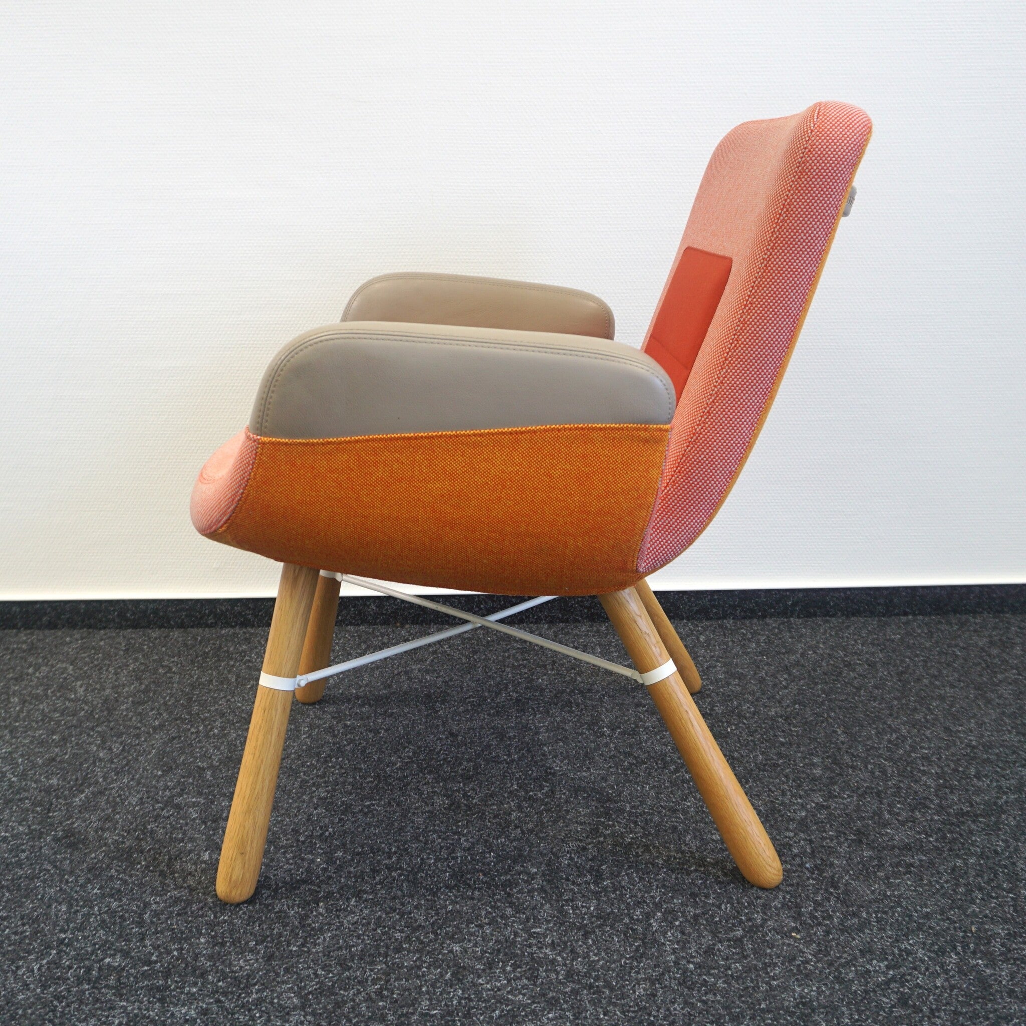 Vitra East River Design Sessel | Stoffmix Rot 02