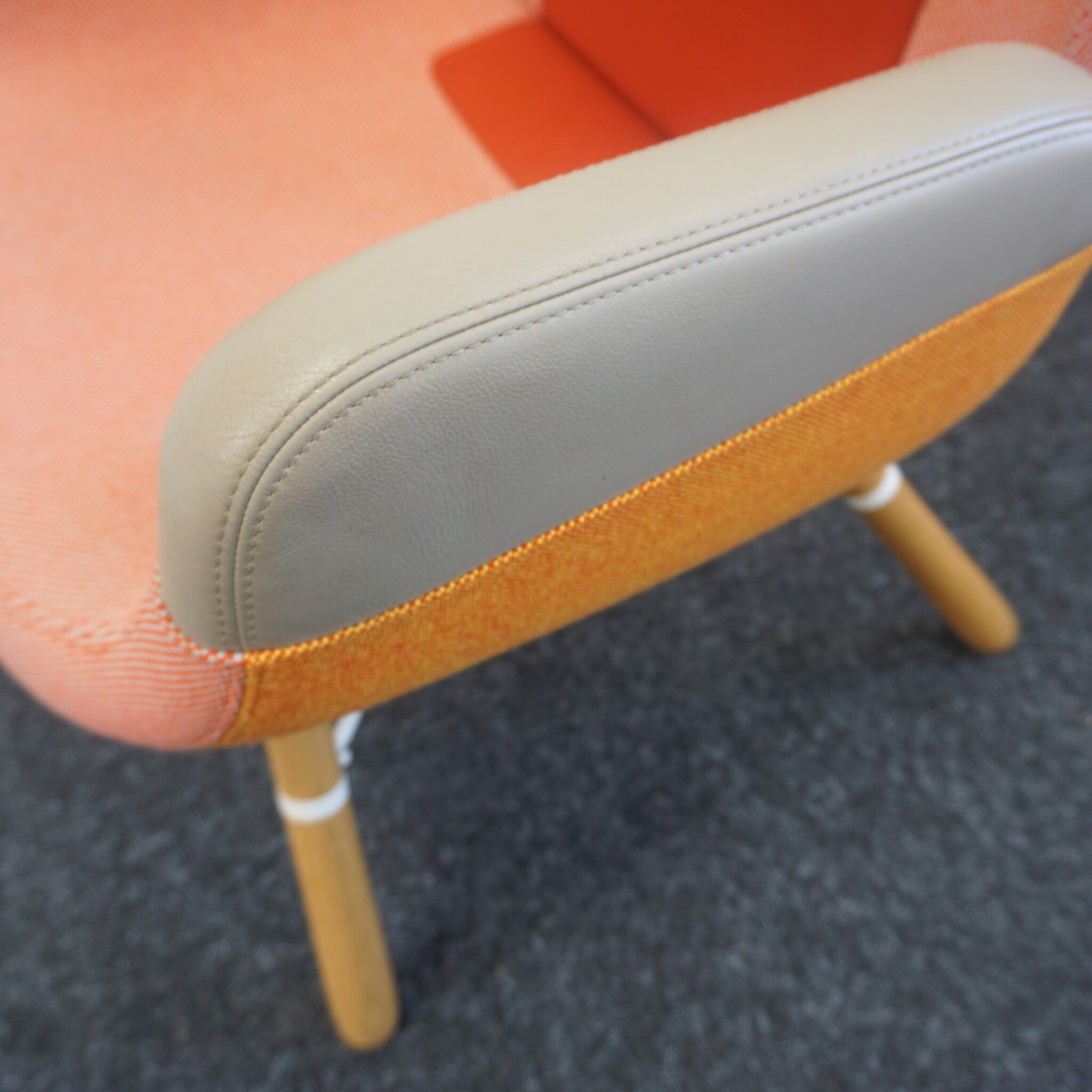 Vitra East River Design Sessel | Stoffmix Rot 02