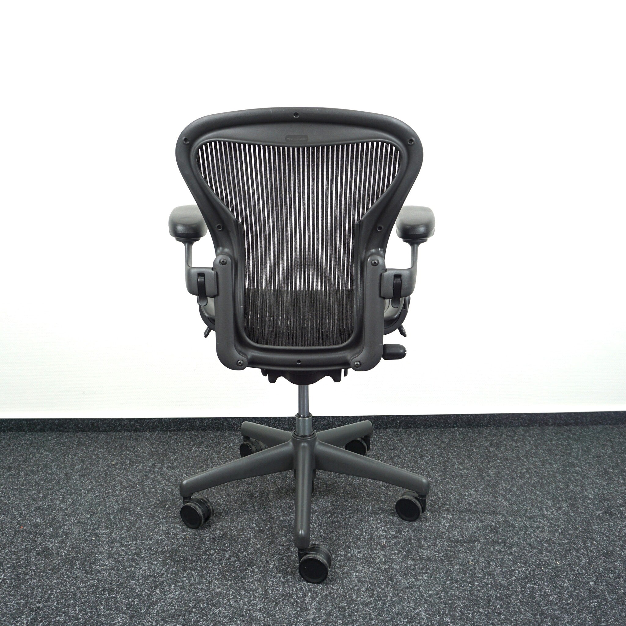 Herman Miller Aeron Bürodrehstuhl Größe A Graphit Rückansicht