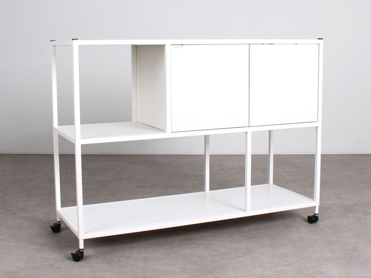 Gebrauchtes Flexwall FLX140 Einbau-Stauraumelement in Weiß mit zwei Push-to-open-Drehtüren
