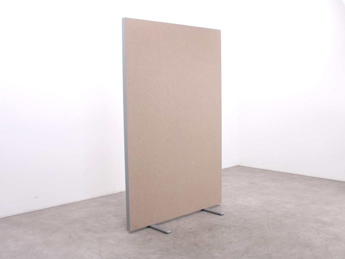 Gebrauchte Akustik-Stellwand MR in Camel, 142 × 120 cm, Gesamtansicht