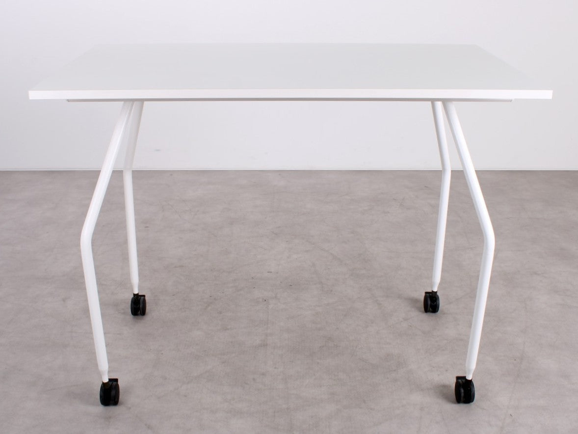Gebrauchte Vitra Ad Hoc Classic Tische auf Rollen mit neuer Tischplatte
