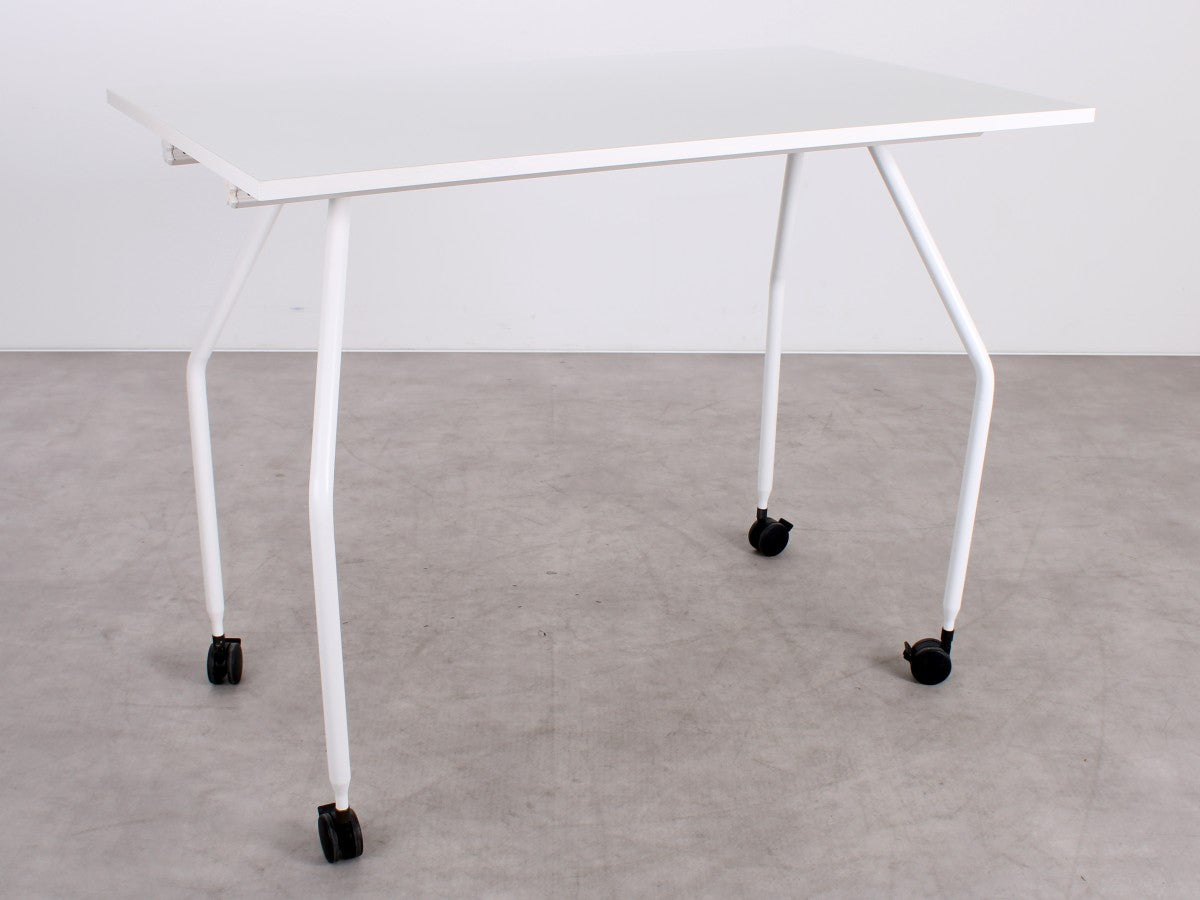 Gebrauchte Vitra Ad Hoc Classic Tische auf Rollen mit neuer Tischplatte