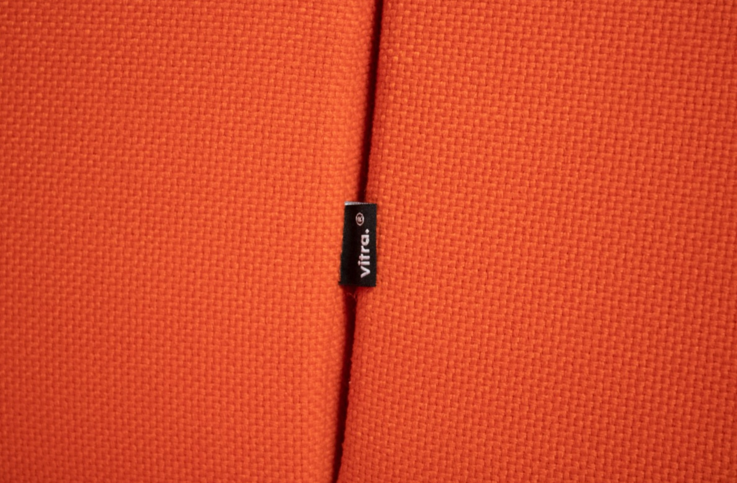 Gebrauchte Vitra Alcove High Back Sitzgruppe in Orange mit Tisch und Stromversorgung