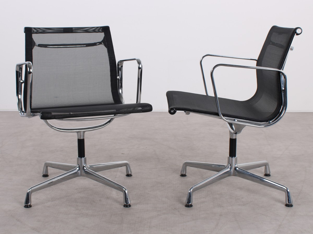 Gebrauchte Vitra EA 108 Aluminium Chair in Schwarz Netweave mit Chromgestell