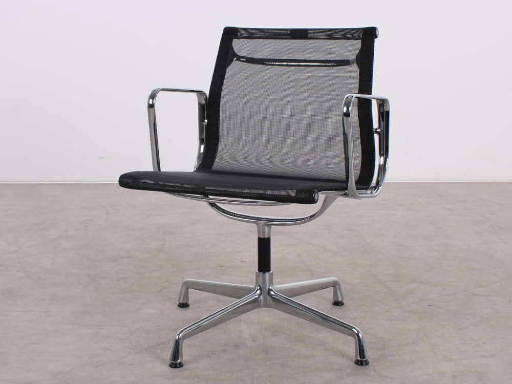 Gebrauchte Vitra EA 108 Aluminium Chair in Schwarz Netweave mit Chromgestell