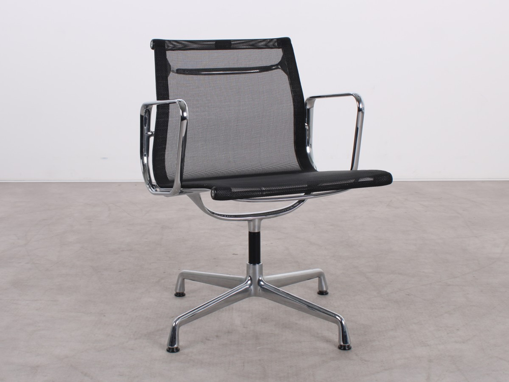 Gebrauchte Vitra EA 108 Aluminium Chair in Schwarz Netweave mit Chromgestell