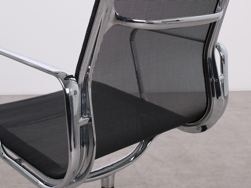 Gebrauchte Vitra EA 108 Aluminium Chair in Schwarz Netweave mit Chromgestell