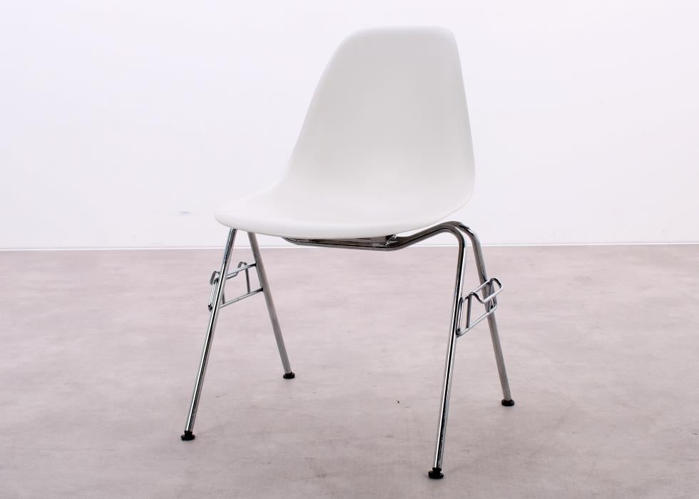Gebrauchte Vitra Eames Plastic Side Chairs RE DSS in Weiß