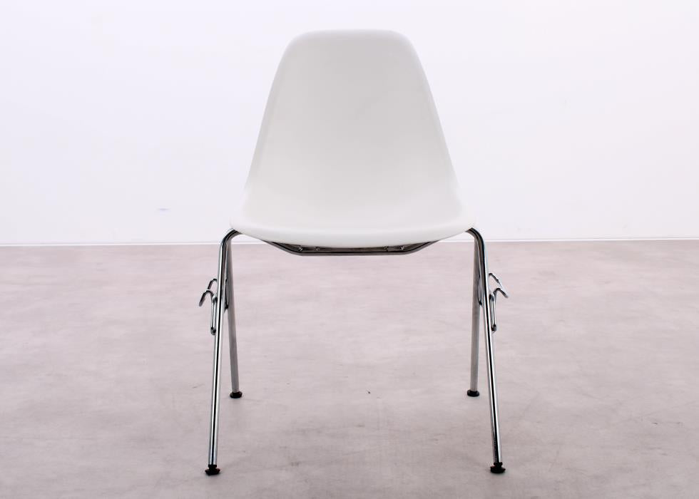 Gebrauchte Vitra Eames Plastic Side Chairs RE DSS in Weiß