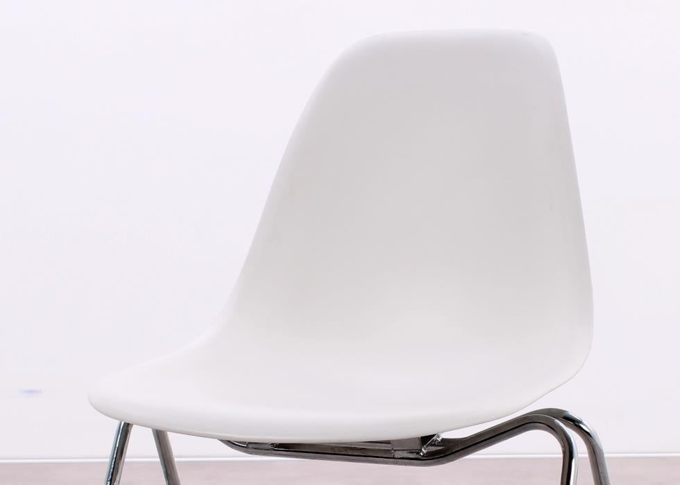 Gebrauchte Vitra Eames Plastic Side Chairs RE DSS in Weiß