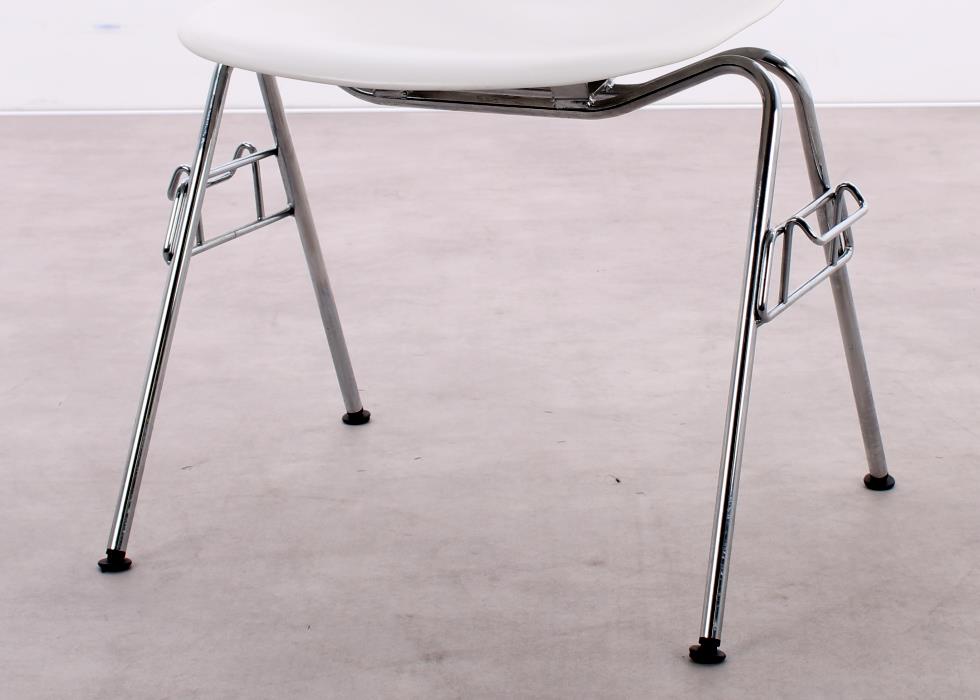 Gebrauchte Vitra Eames Plastic Side Chairs RE DSS in Weiß