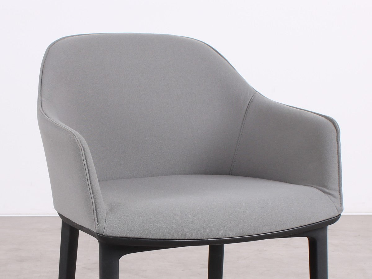 Gebrauchte Vitra Softshell Chair in Grau mit Armlehnen