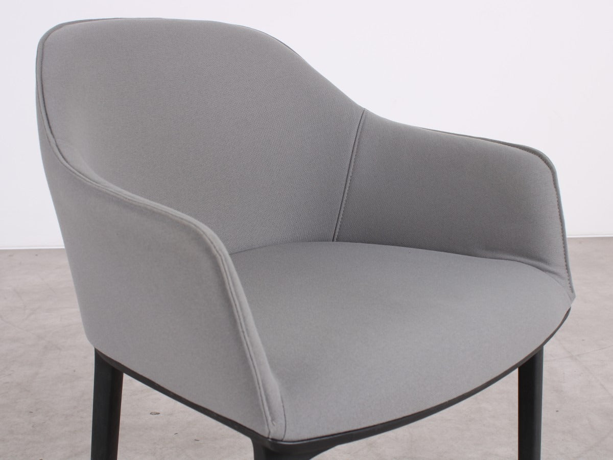 Gebrauchte Vitra Softshell Chair in Grau mit Armlehnen