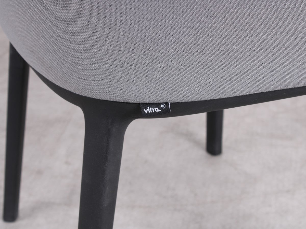 Gebrauchte Vitra Softshell Chair in Grau mit Armlehnen