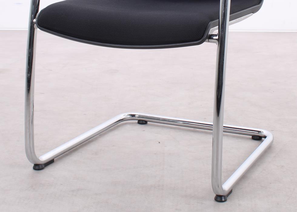 Gebrauchter Vitra Unix Chair Freischwinger in Schwarz mit Kunststoffschale